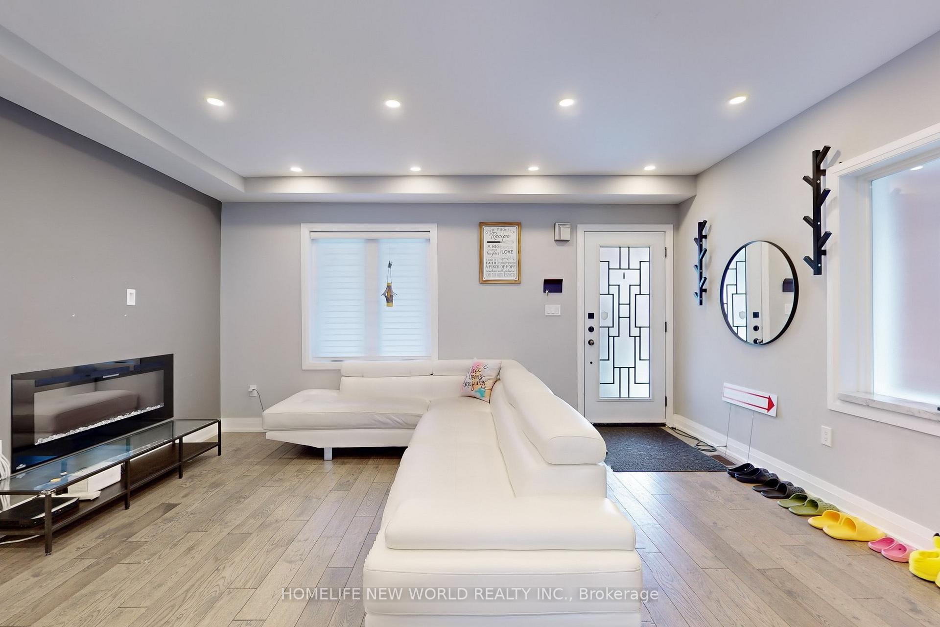 Photo 8 of 35 Harris Avenue, Toronto, East End-Danforth — HOMEH