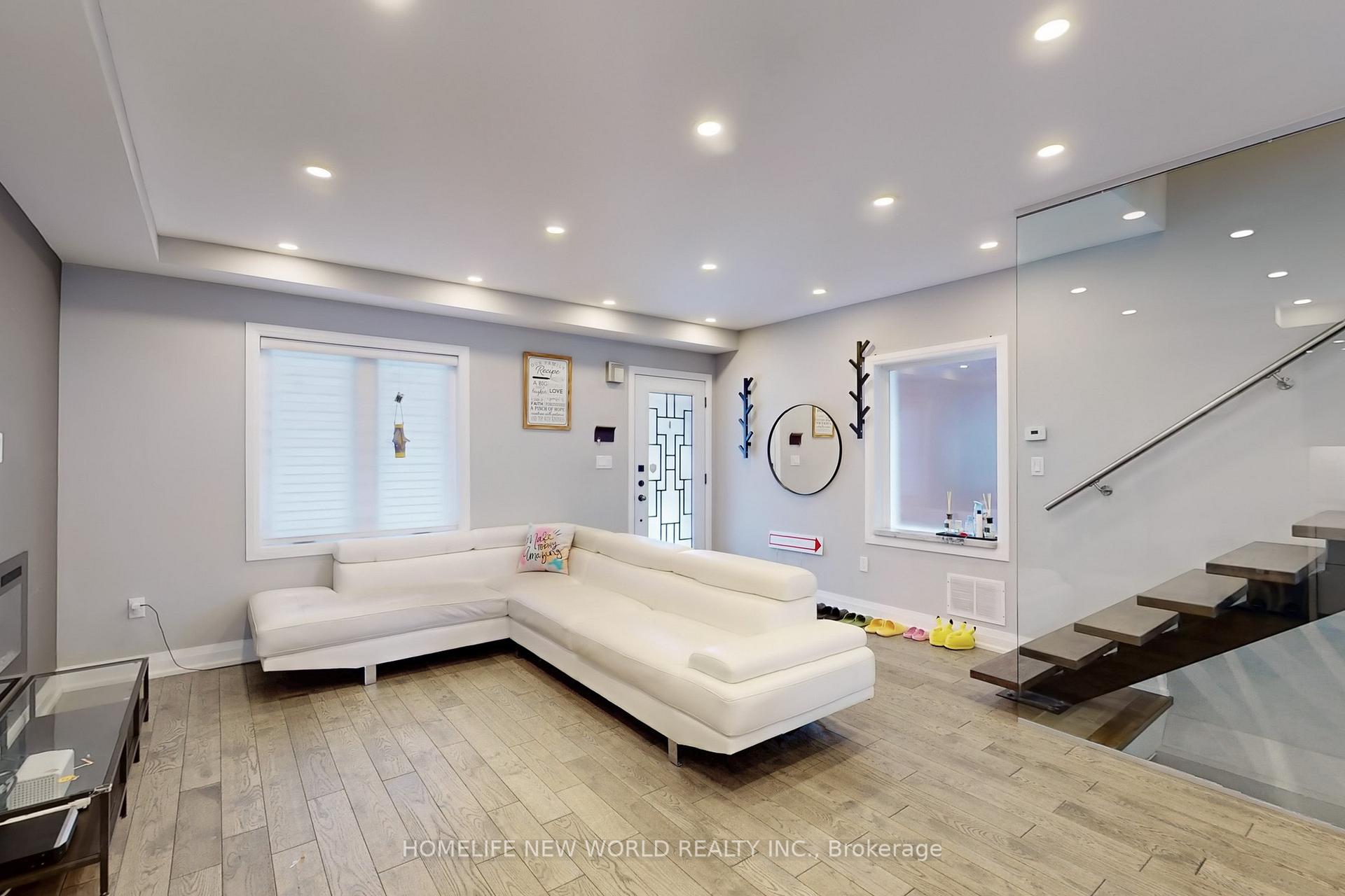 Photo 9 of 35 Harris Avenue, Toronto, East End-Danforth — HOMEH