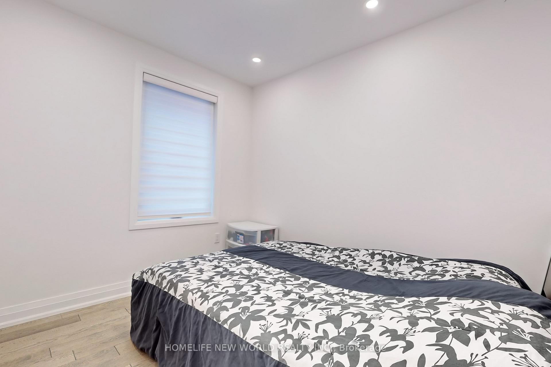 Photo 33 of 35 Harris Avenue, Toronto, East End-Danforth — HOMEH