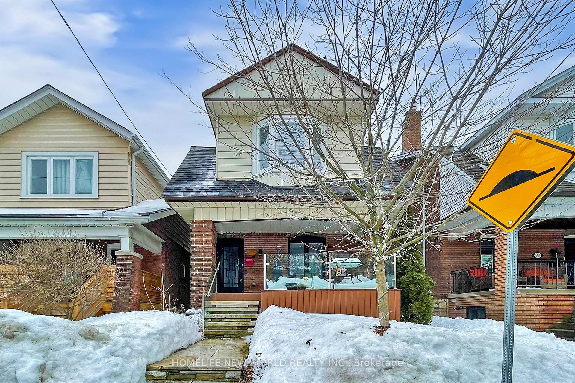 Photo 34 of 35 Harris Avenue, Toronto, East End-Danforth — HOMEH