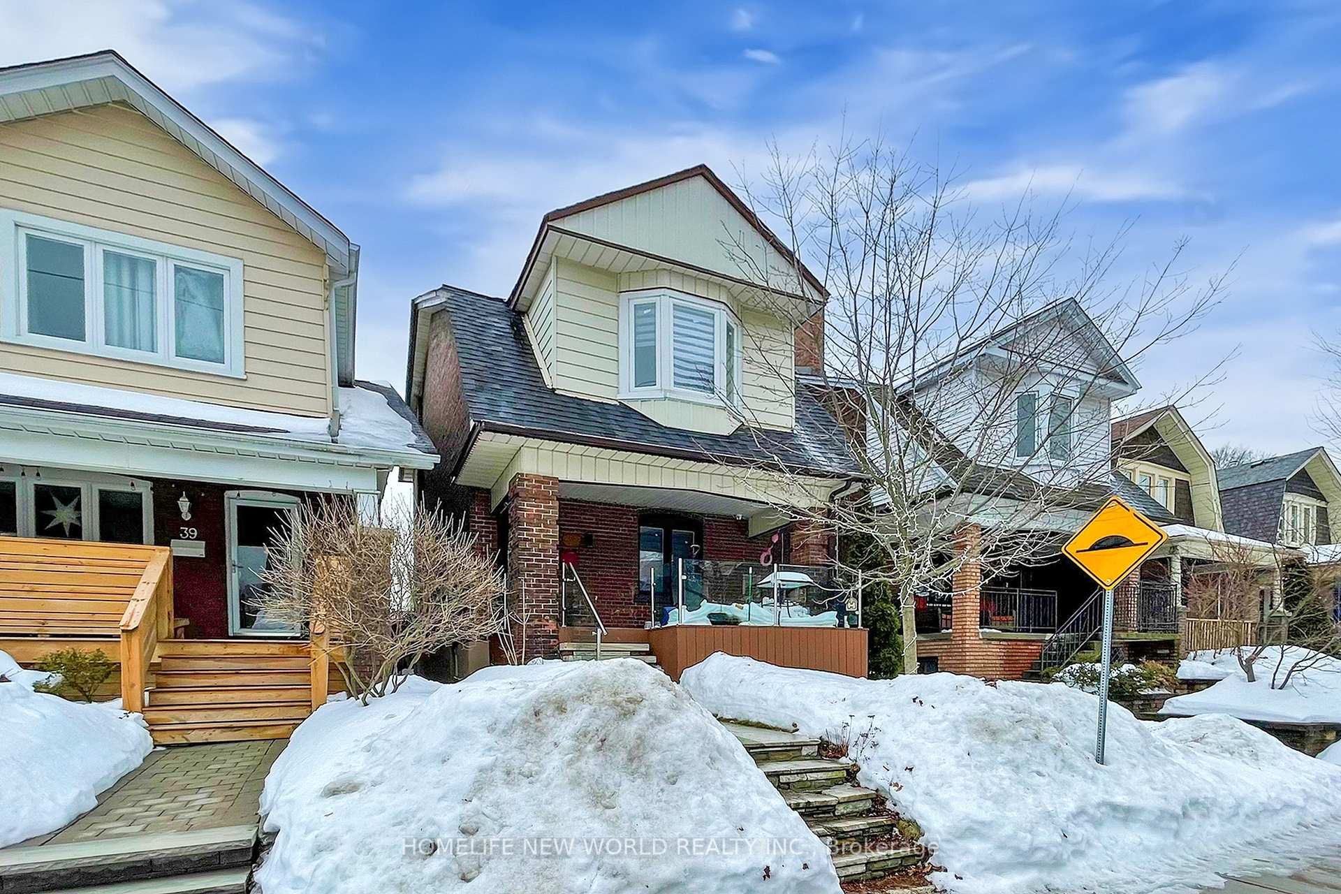 Photo 37 of 35 Harris Avenue, Toronto, East End-Danforth — HOMEH