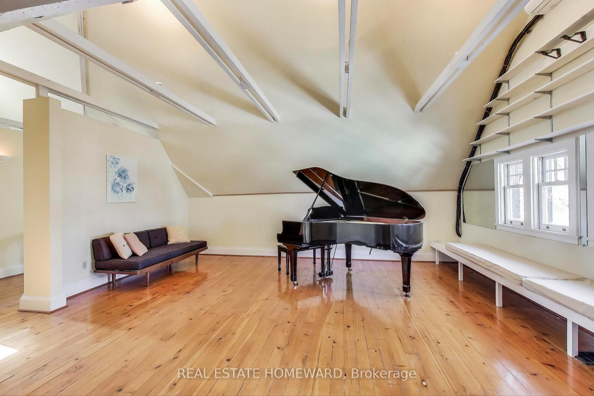 Photo 26 of 49 Hogarth Avenue, Toronto, North Riverdale — HOMEH