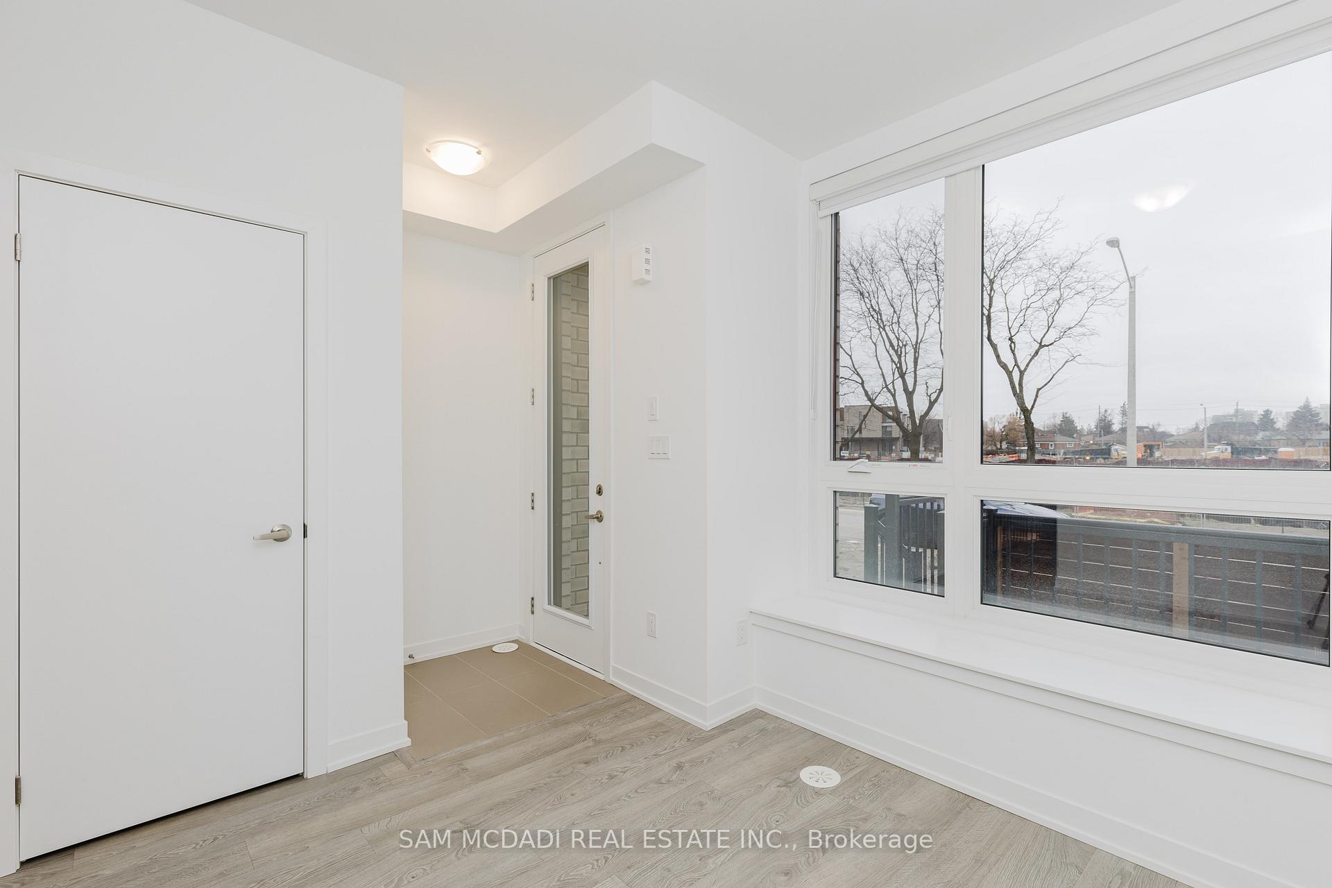 Photo 4 of 12 Deep Roots Terrace, Toronto, Englemount-Lawrence — HOMEH