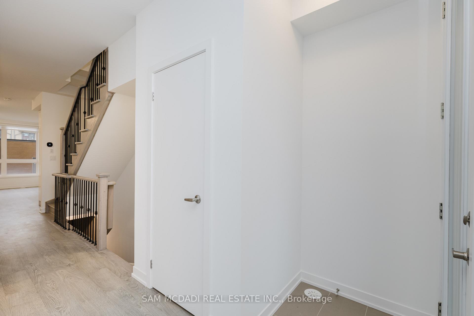 Photo 2 of 12 Deep Roots Terrace, Toronto, Englemount-Lawrence — HOMEH