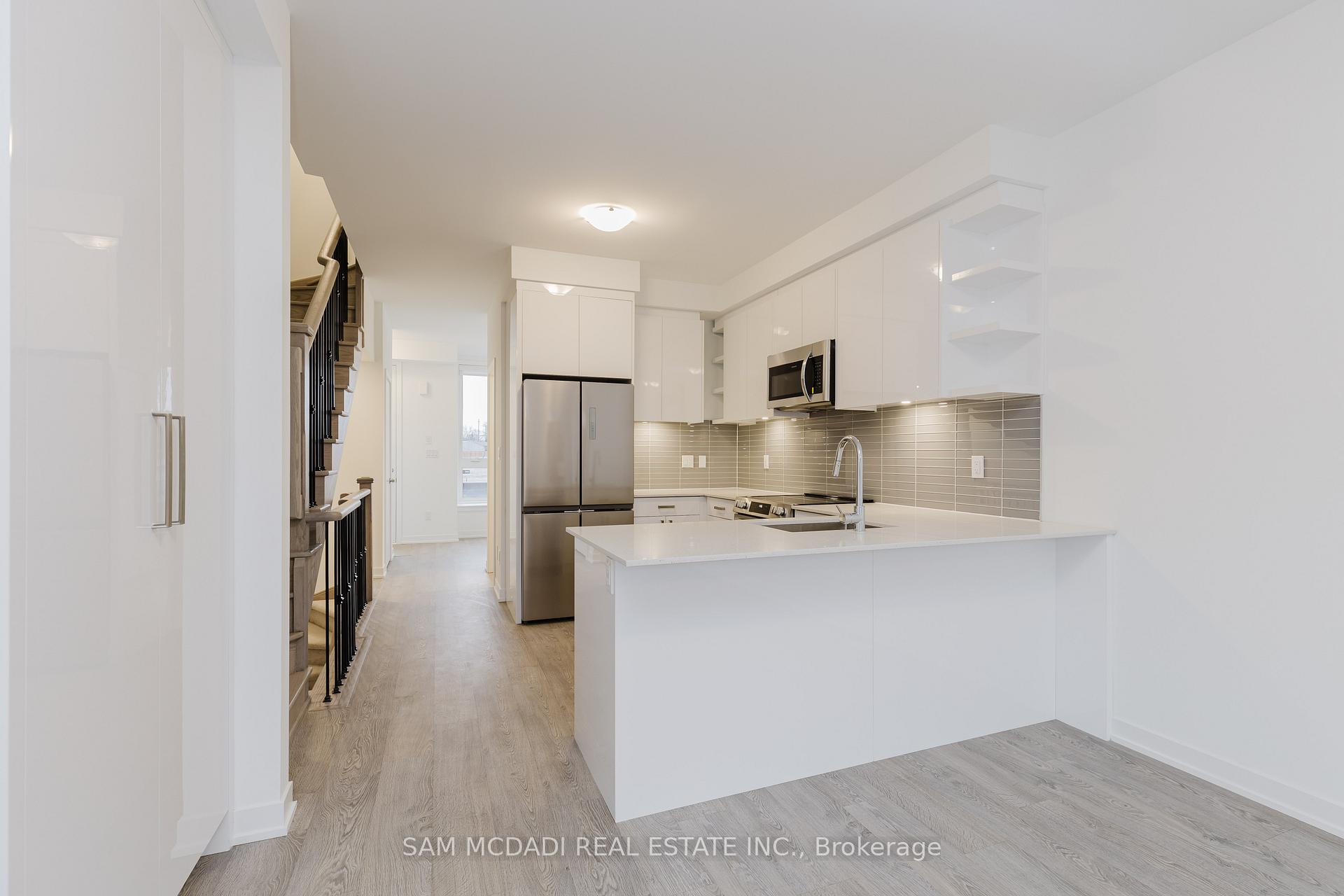 Photo 5 of 12 Deep Roots Terrace, Toronto, Englemount-Lawrence — HOMEH