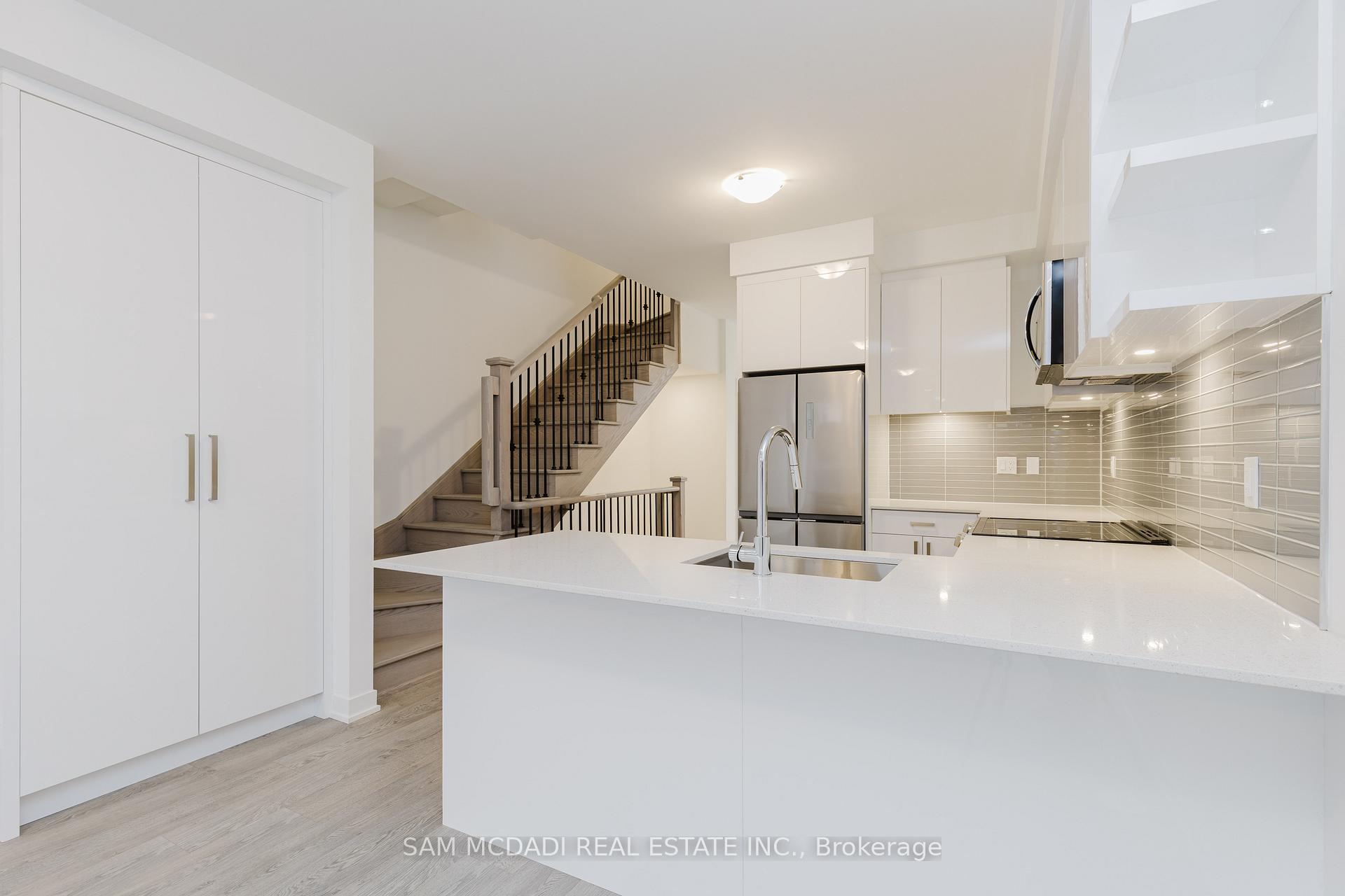 Photo 6 of 12 Deep Roots Terrace, Toronto, Englemount-Lawrence — HOMEH