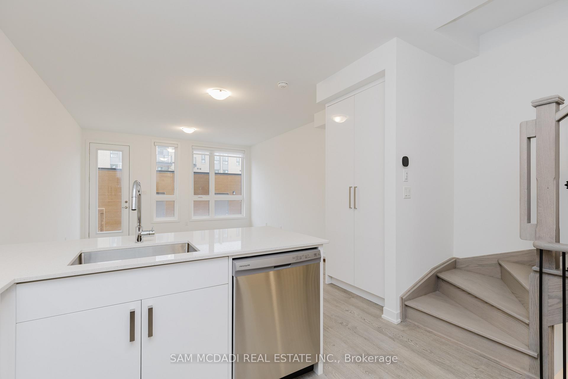 Photo 11 of 12 Deep Roots Terrace, Toronto, Englemount-Lawrence — HOMEH