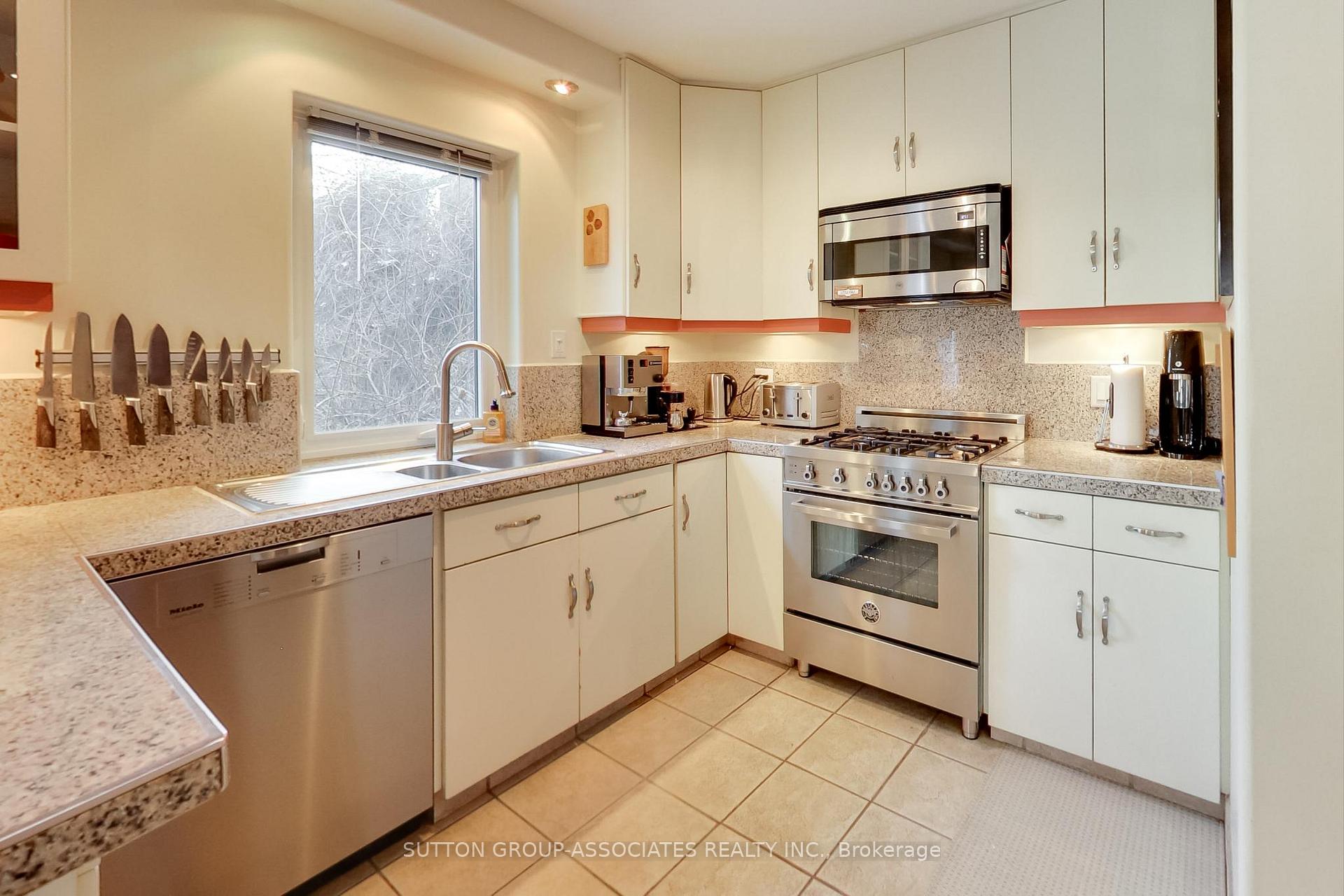 Photo 10 of 281 Montrose Avenue, Toronto, Palmerston-Little Italy — HOMEH