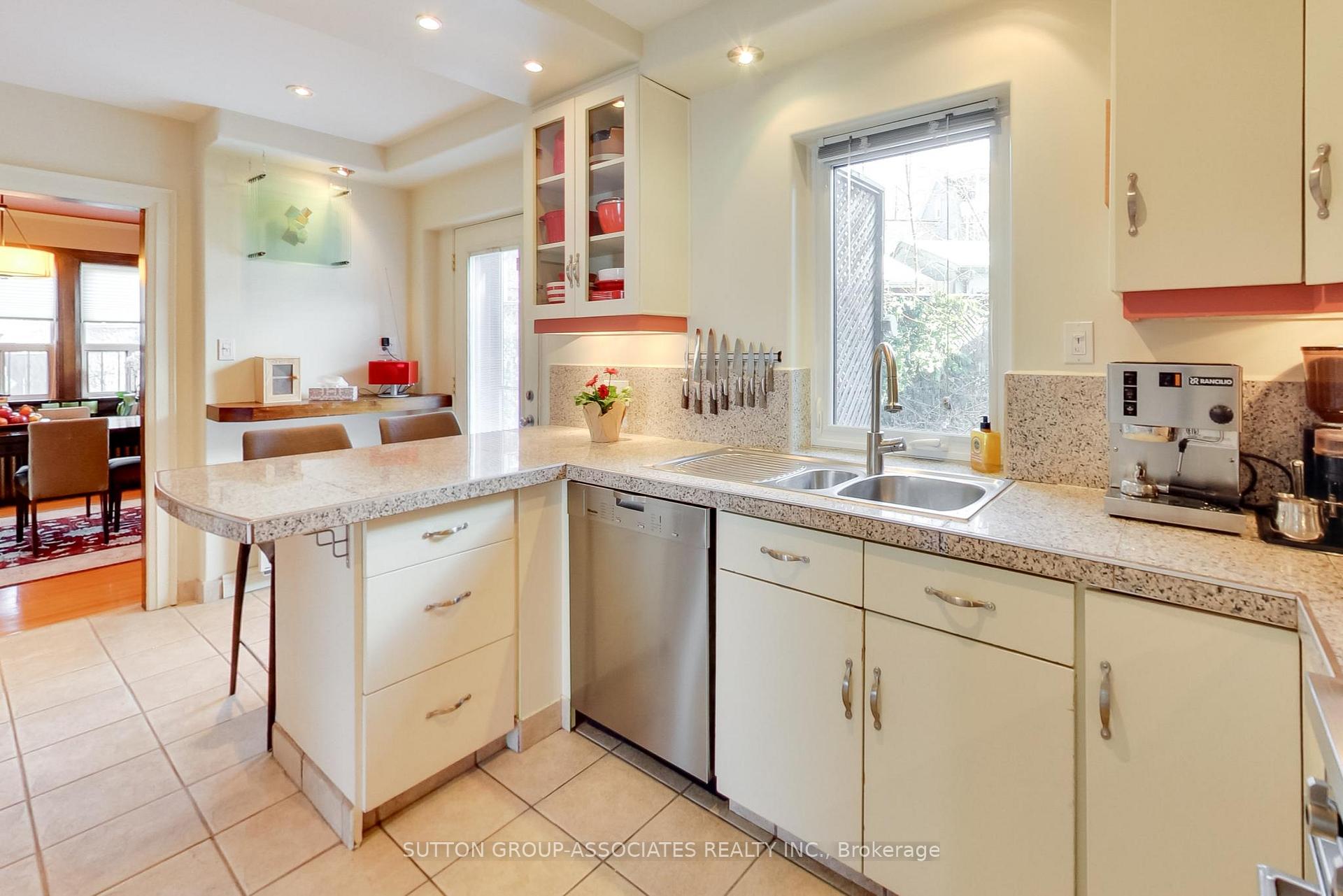 Photo 15 of 281 Montrose Avenue, Toronto, Palmerston-Little Italy — HOMEH