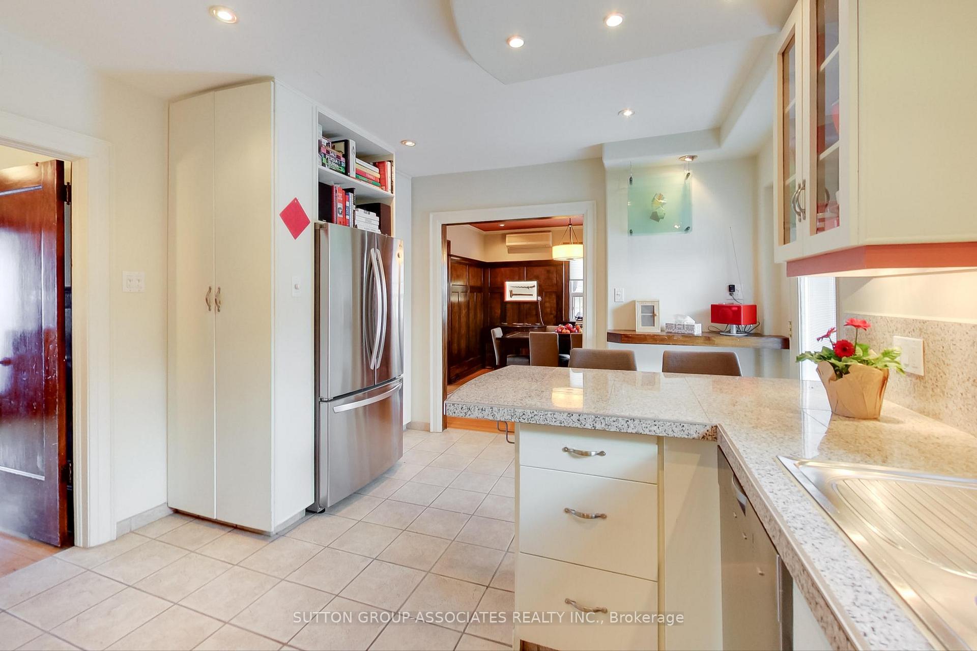 Photo 11 of 281 Montrose Avenue, Toronto, Palmerston-Little Italy — HOMEH