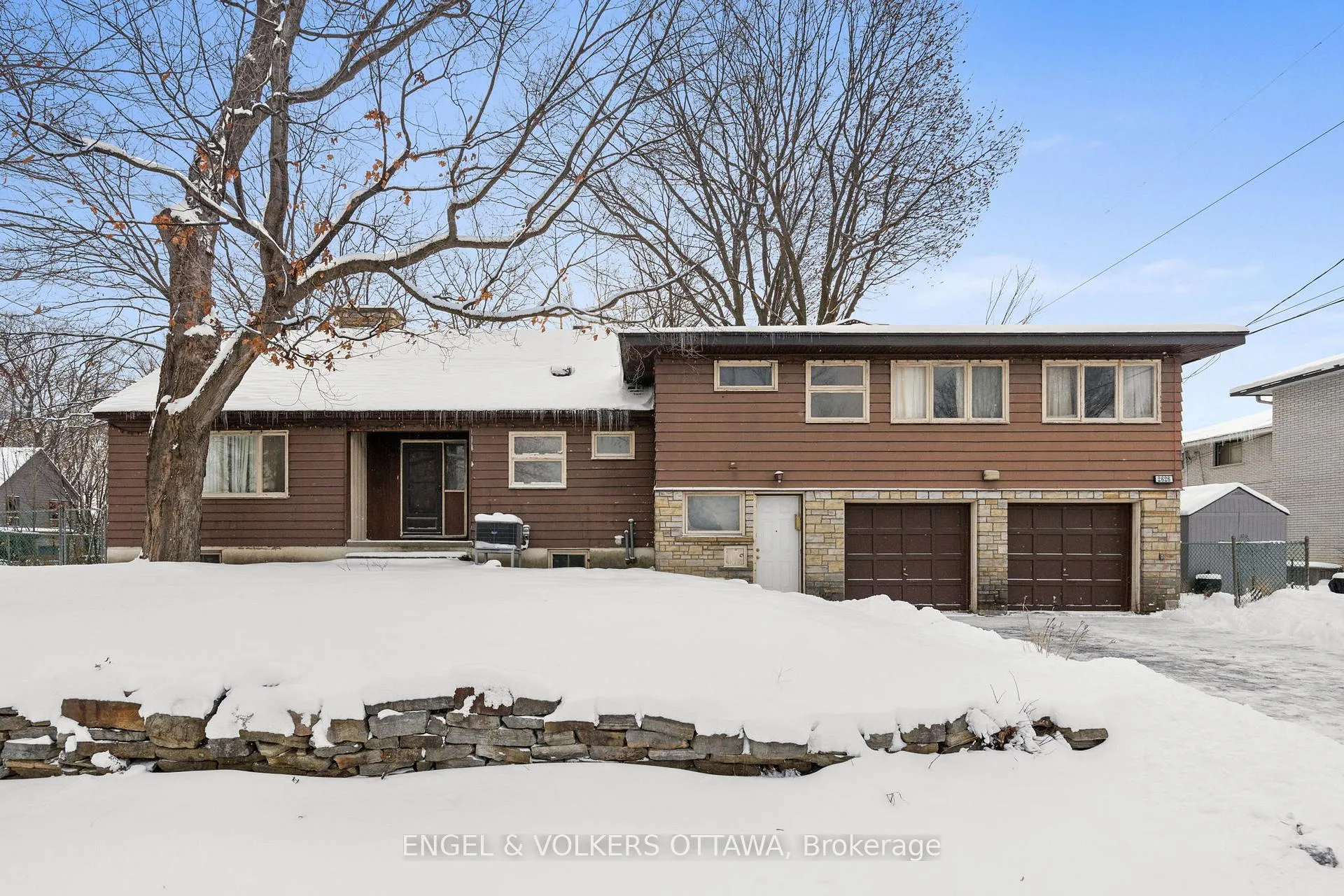 Photo 3 of 2626 Elmhurst Street, Ottawa, Queensway Terrace North — HOMEH