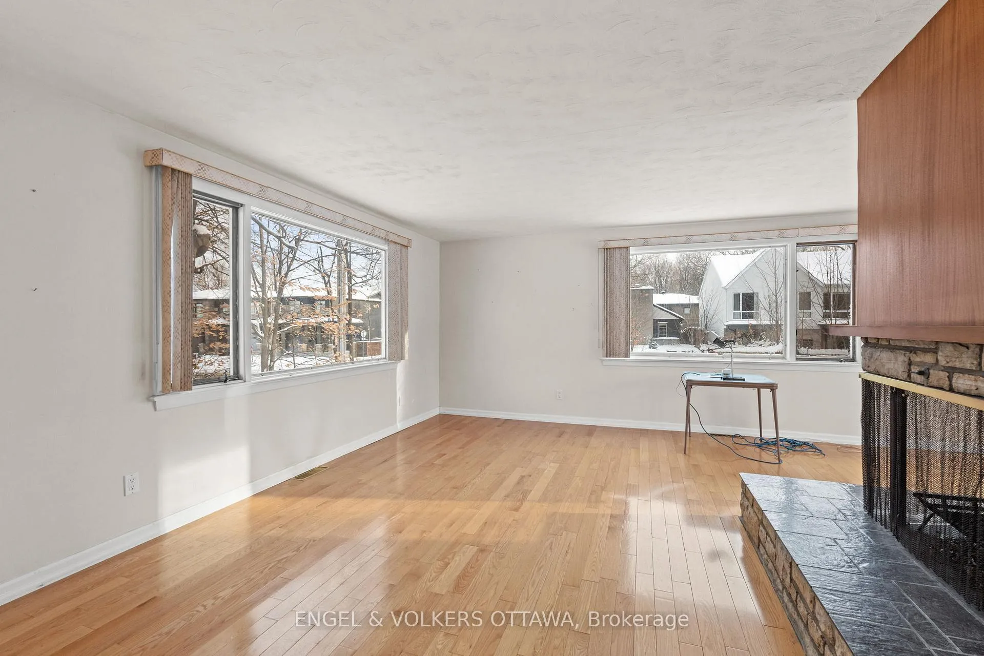 Photo 6 of 2626 Elmhurst Street, Ottawa, Queensway Terrace North — HOMEH