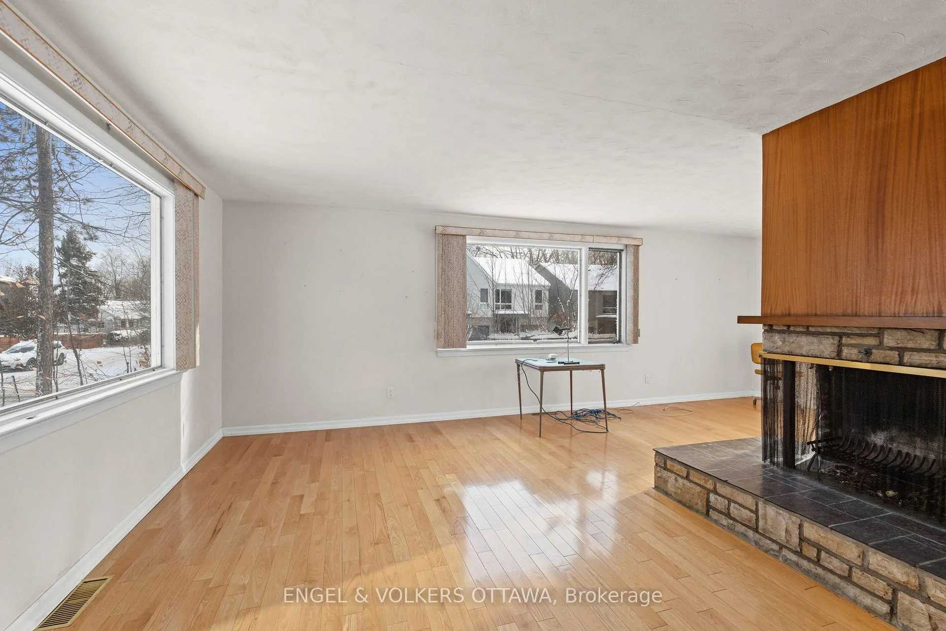 Photo 7 of 2626 Elmhurst Street, Ottawa, Queensway Terrace North — HOMEH