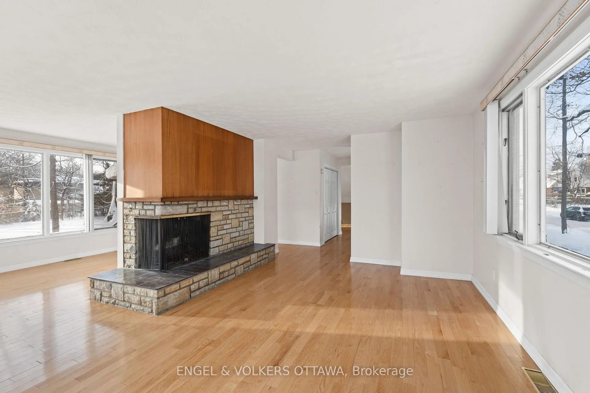Photo 8 of 2626 Elmhurst Street, Ottawa, Queensway Terrace North — HOMEH