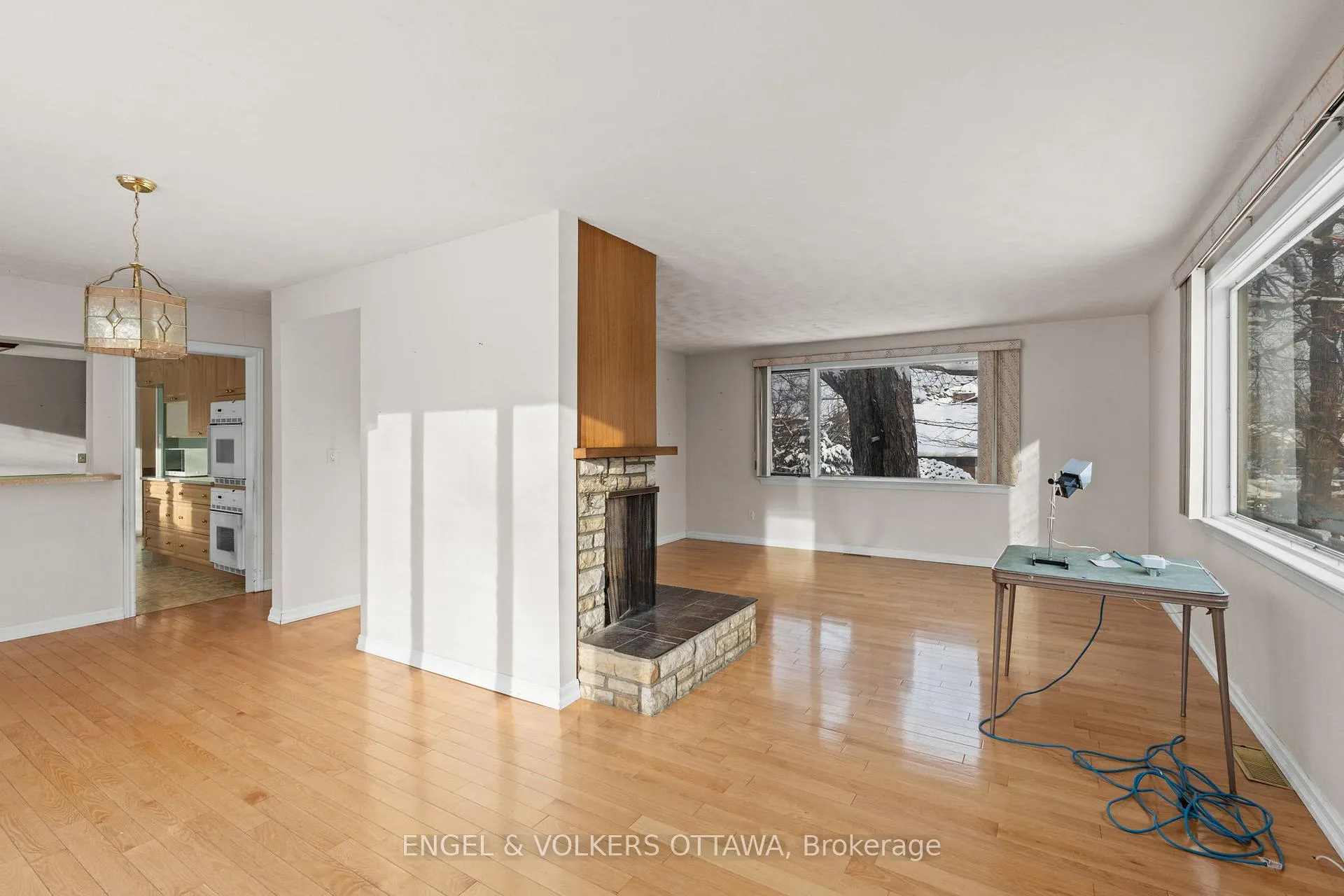 Photo 9 of 2626 Elmhurst Street, Ottawa, Queensway Terrace North — HOMEH