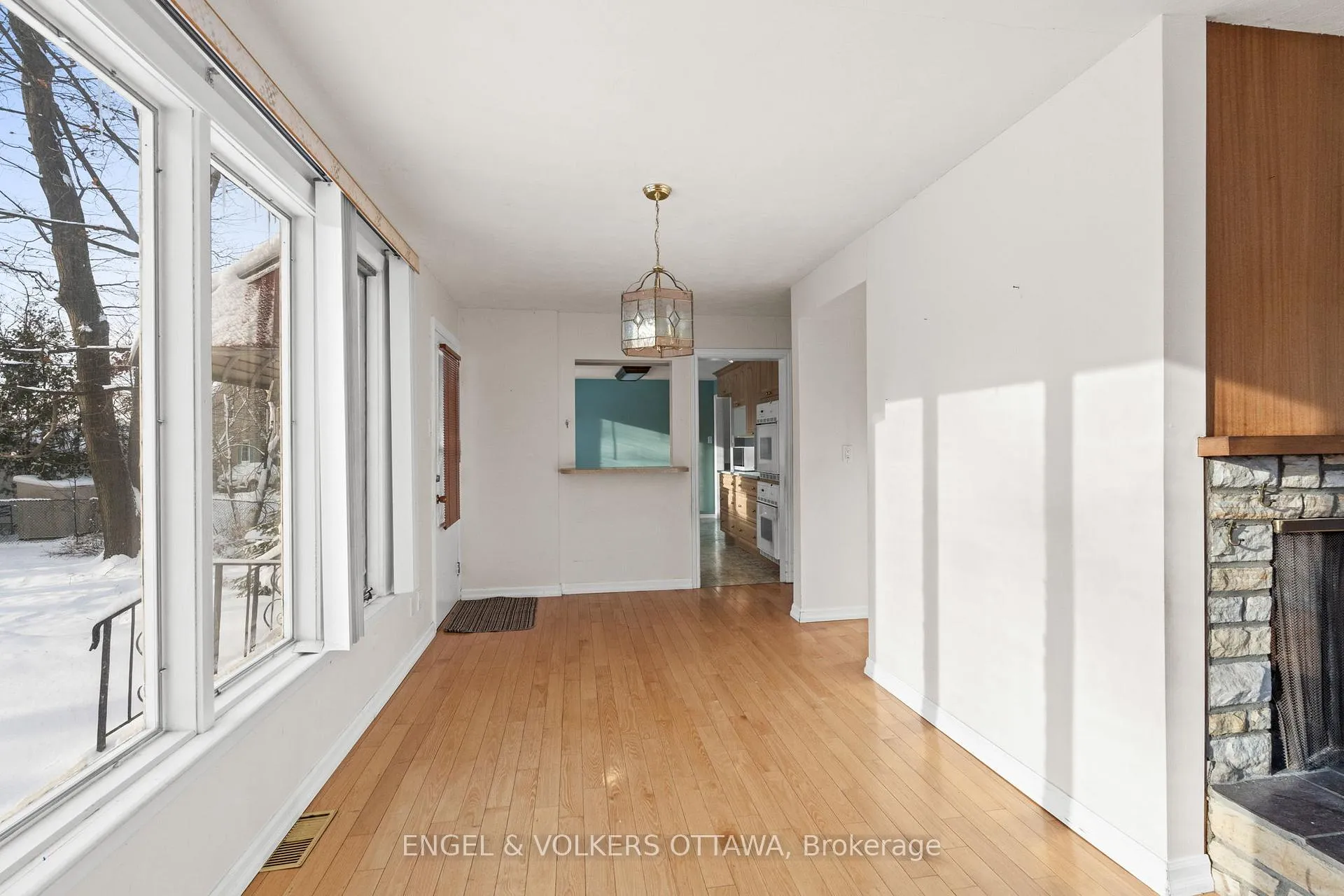 Photo 10 of 2626 Elmhurst Street, Ottawa, Queensway Terrace North — HOMEH