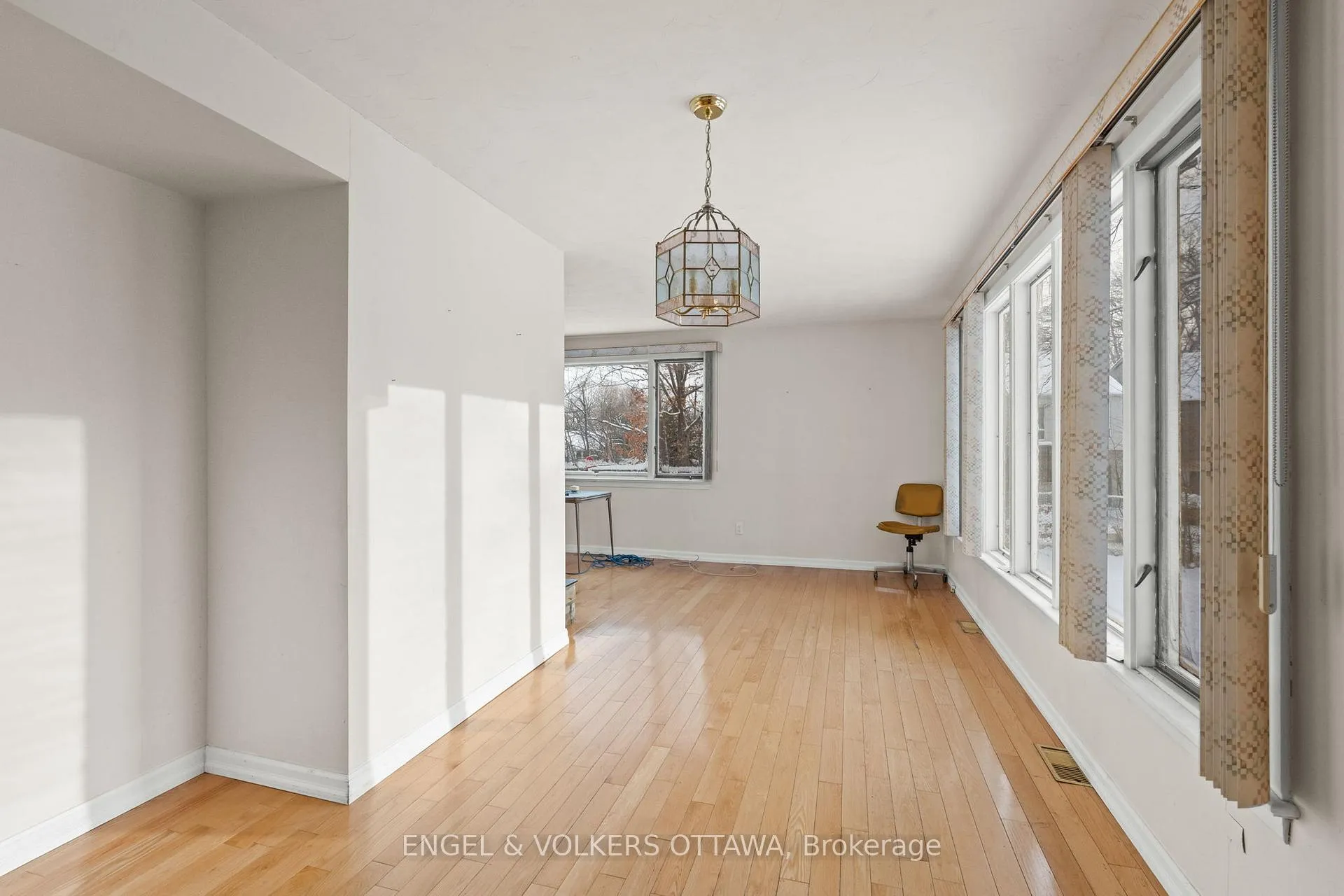 Photo 11 of 2626 Elmhurst Street, Ottawa, Queensway Terrace North — HOMEH