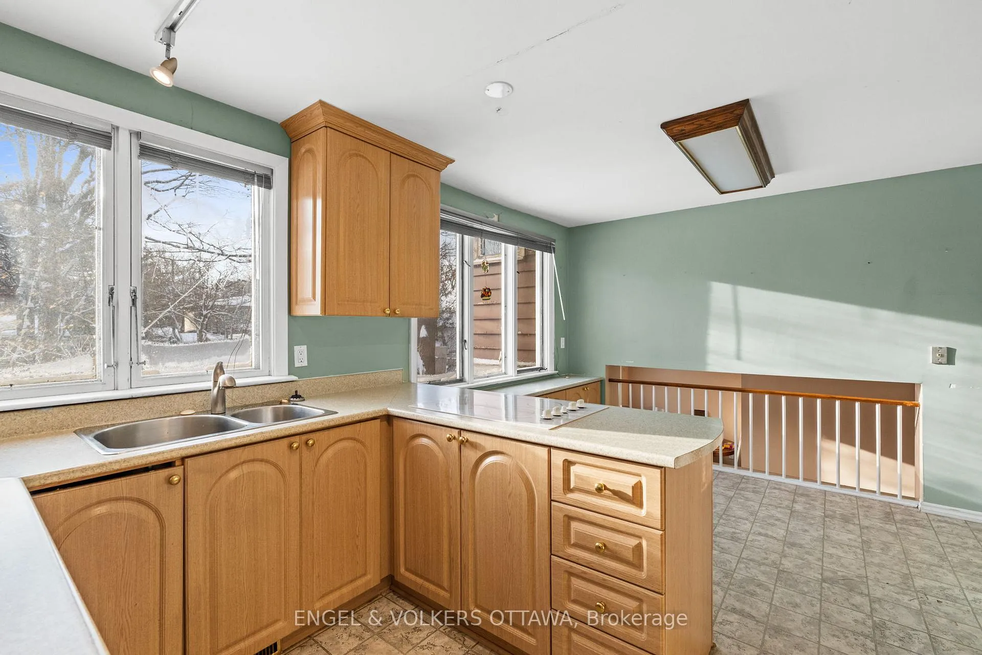 Photo 13 of 2626 Elmhurst Street, Ottawa, Queensway Terrace North — HOMEH