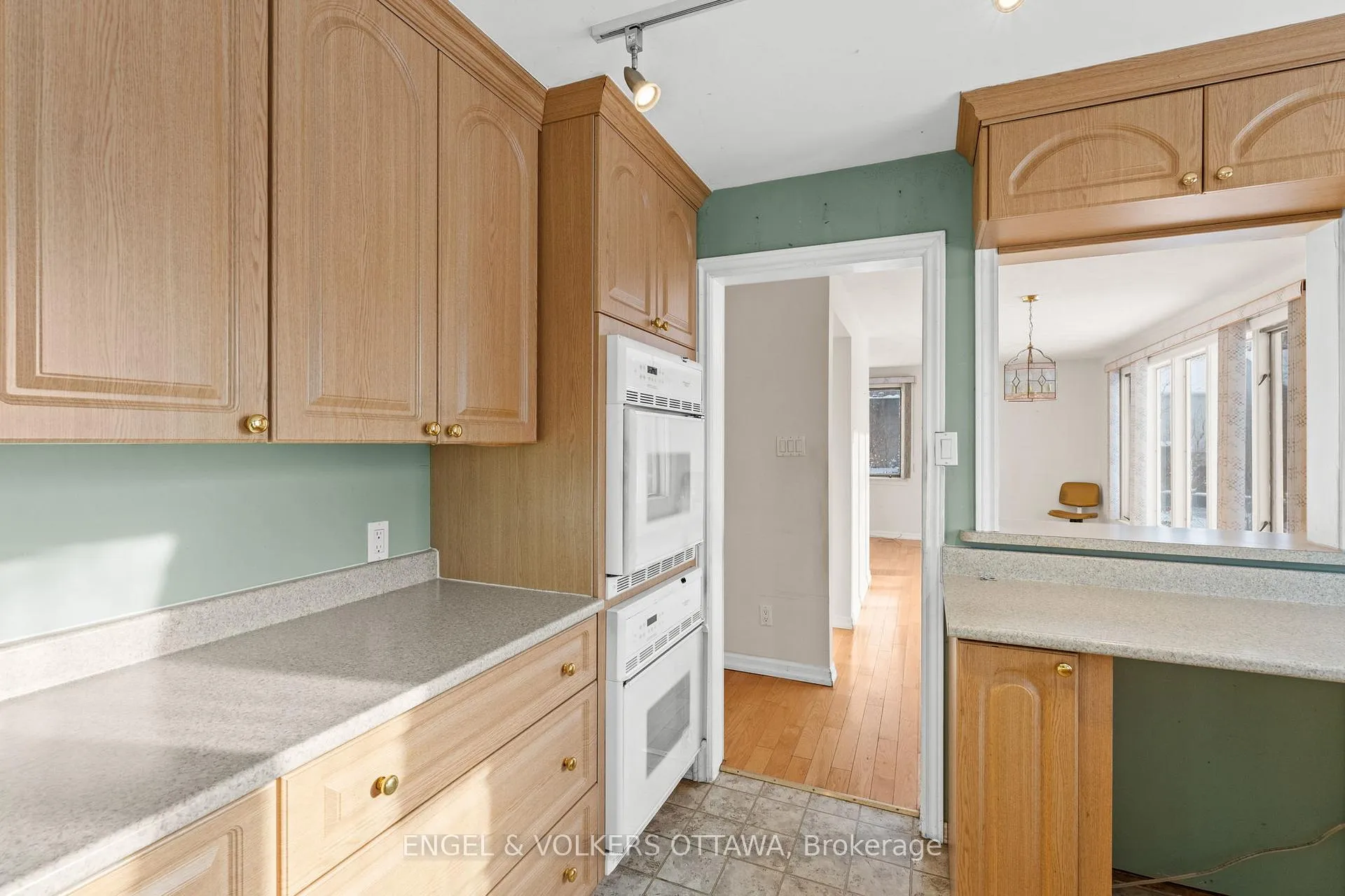 Photo 15 of 2626 Elmhurst Street, Ottawa, Queensway Terrace North — HOMEH