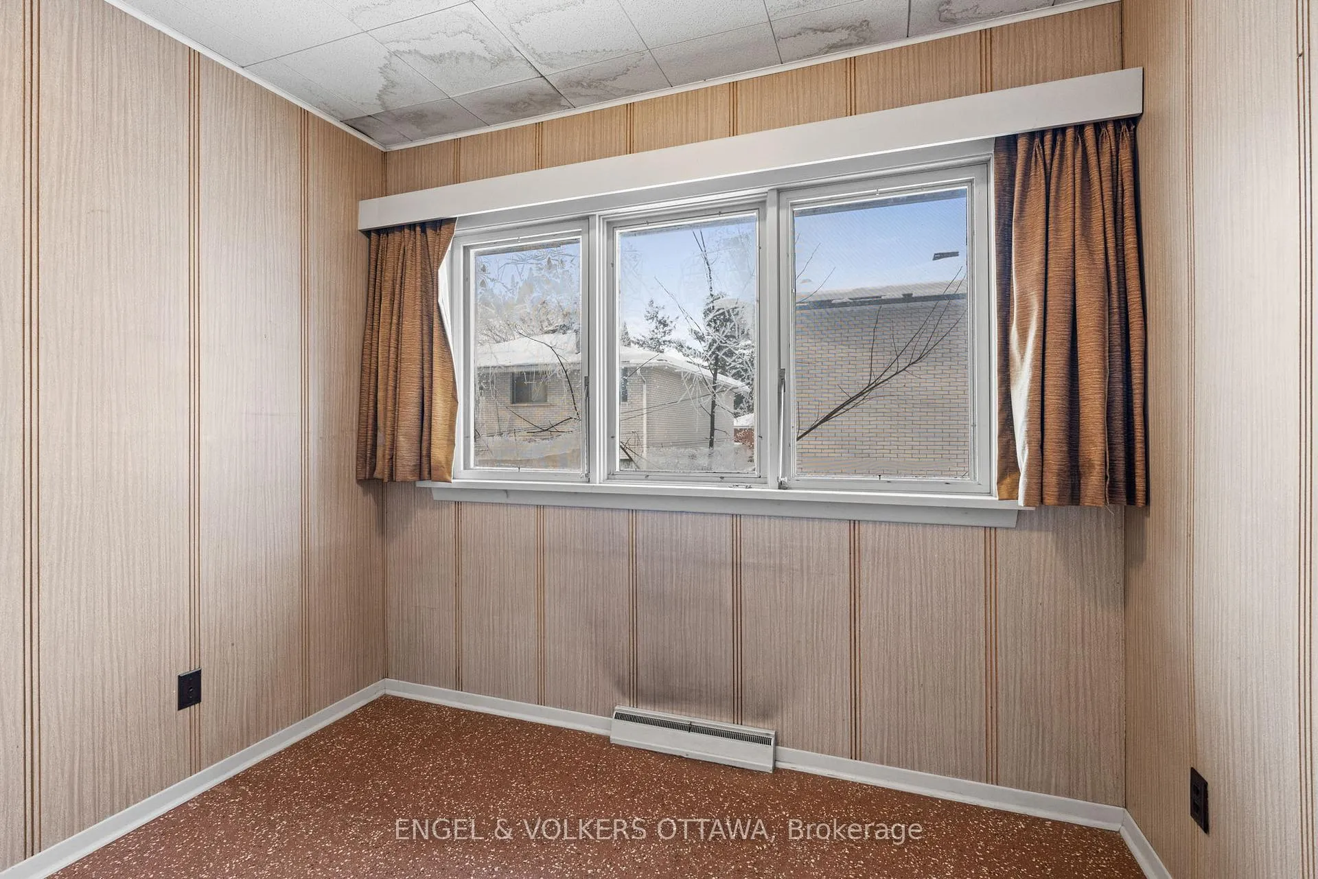 Photo 25 of 2626 Elmhurst Street, Ottawa, Queensway Terrace North — HOMEH