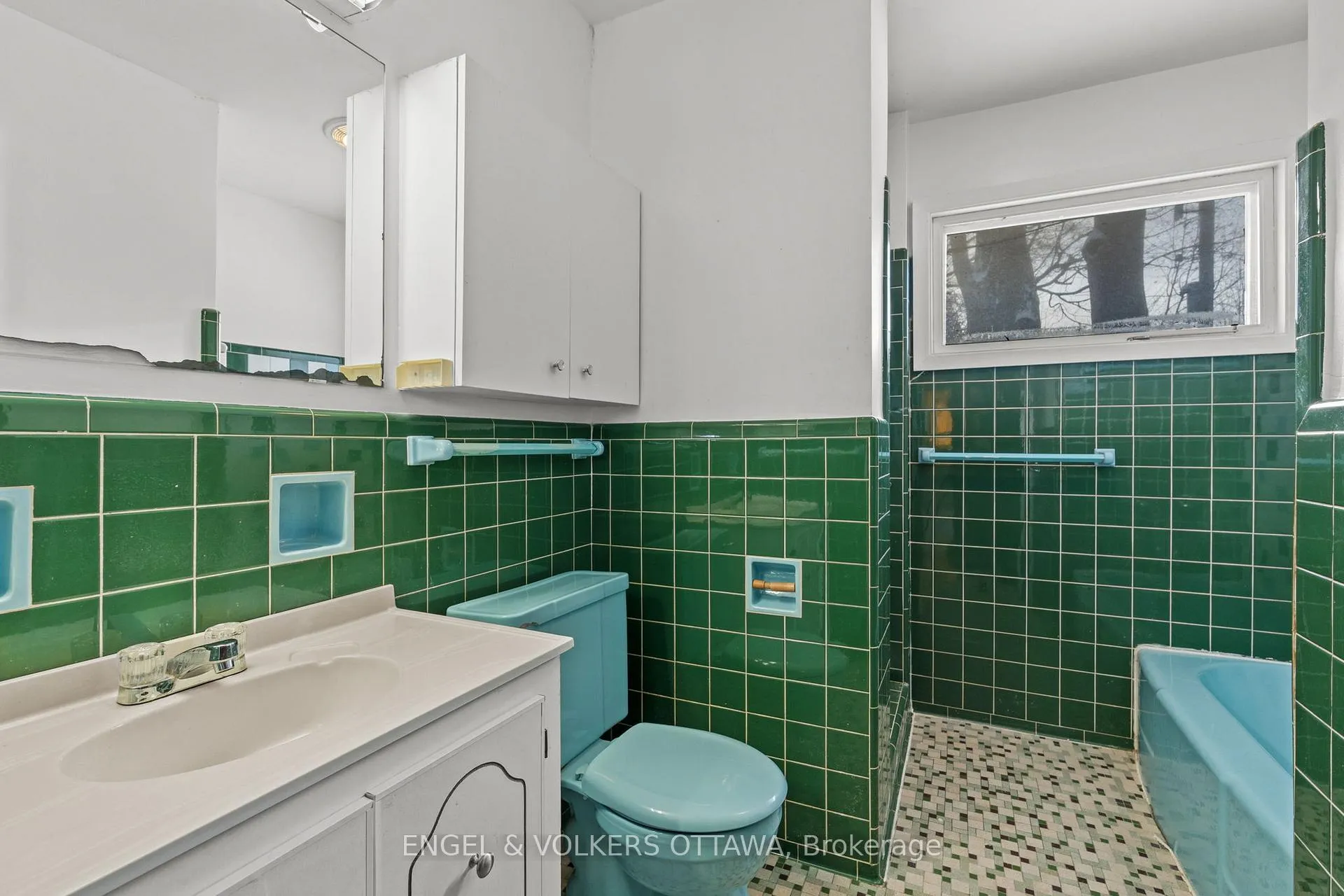 Photo 33 of 2626 Elmhurst Street, Ottawa, Queensway Terrace North — HOMEH