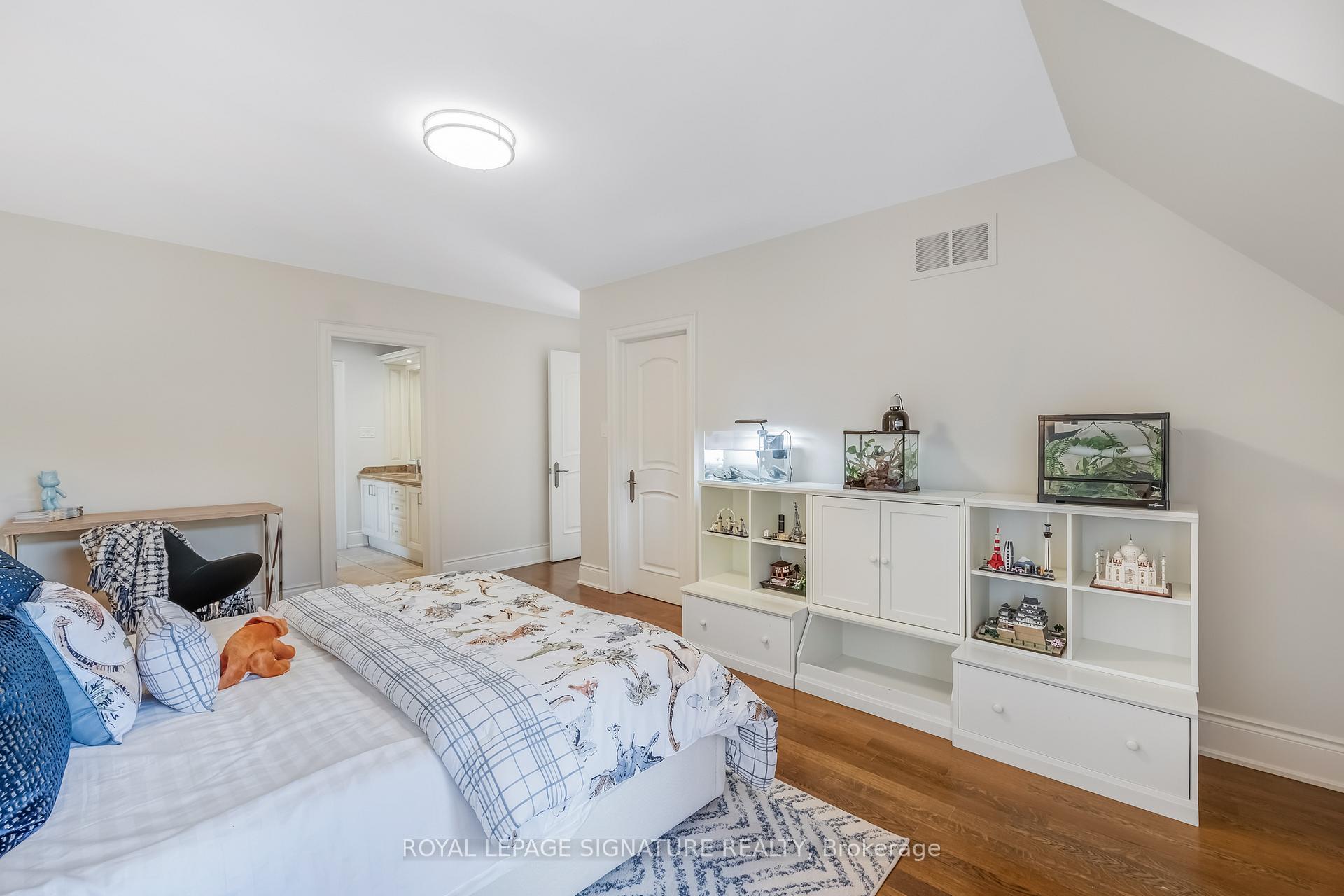 Photo 32 of 153 Falkirk Street, Toronto, Bedford Park-Nortown — HOMEH