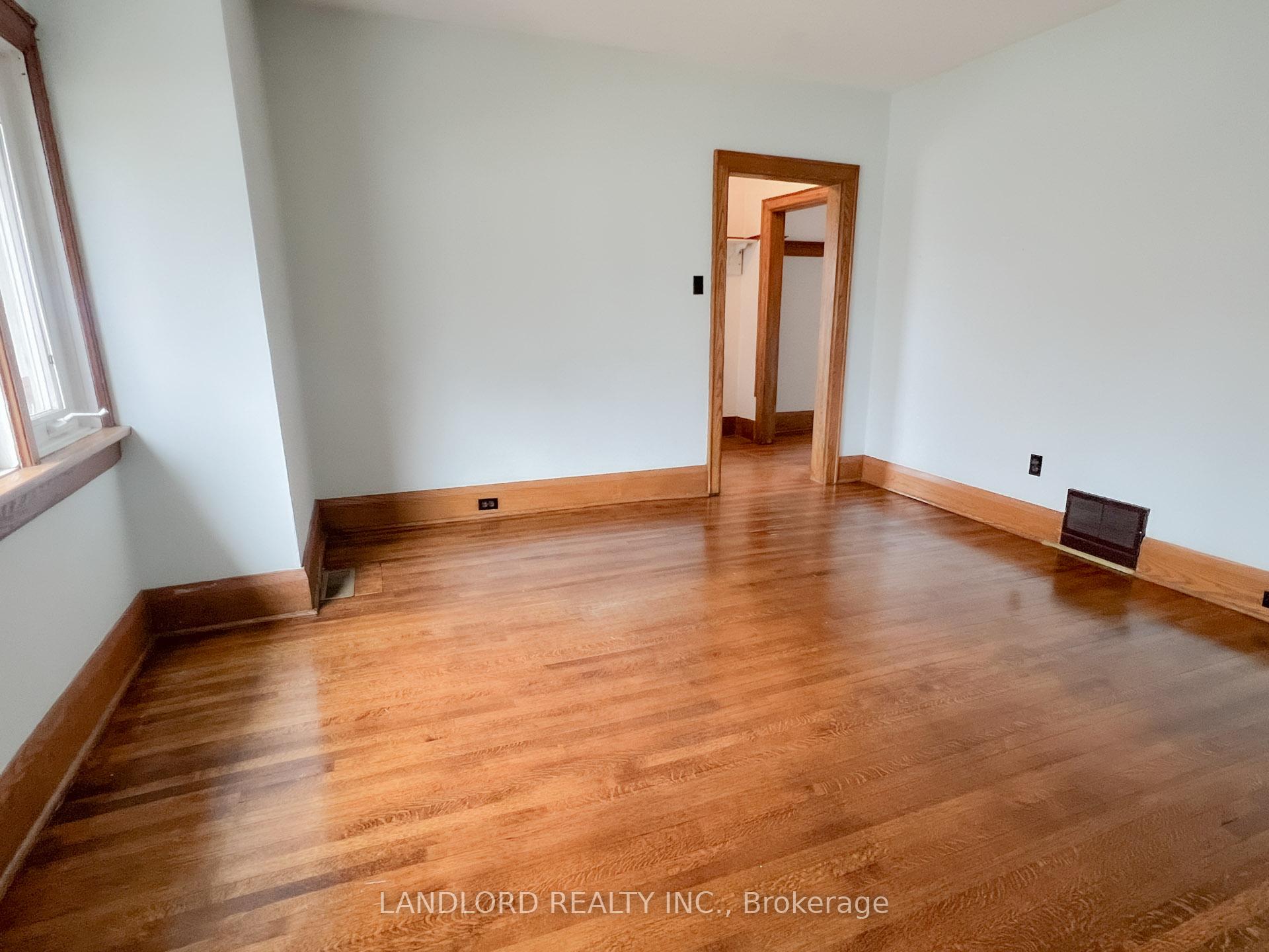 Photo 4 of 106 Brookside Drive, Toronto, East End-Danforth — HOMEH