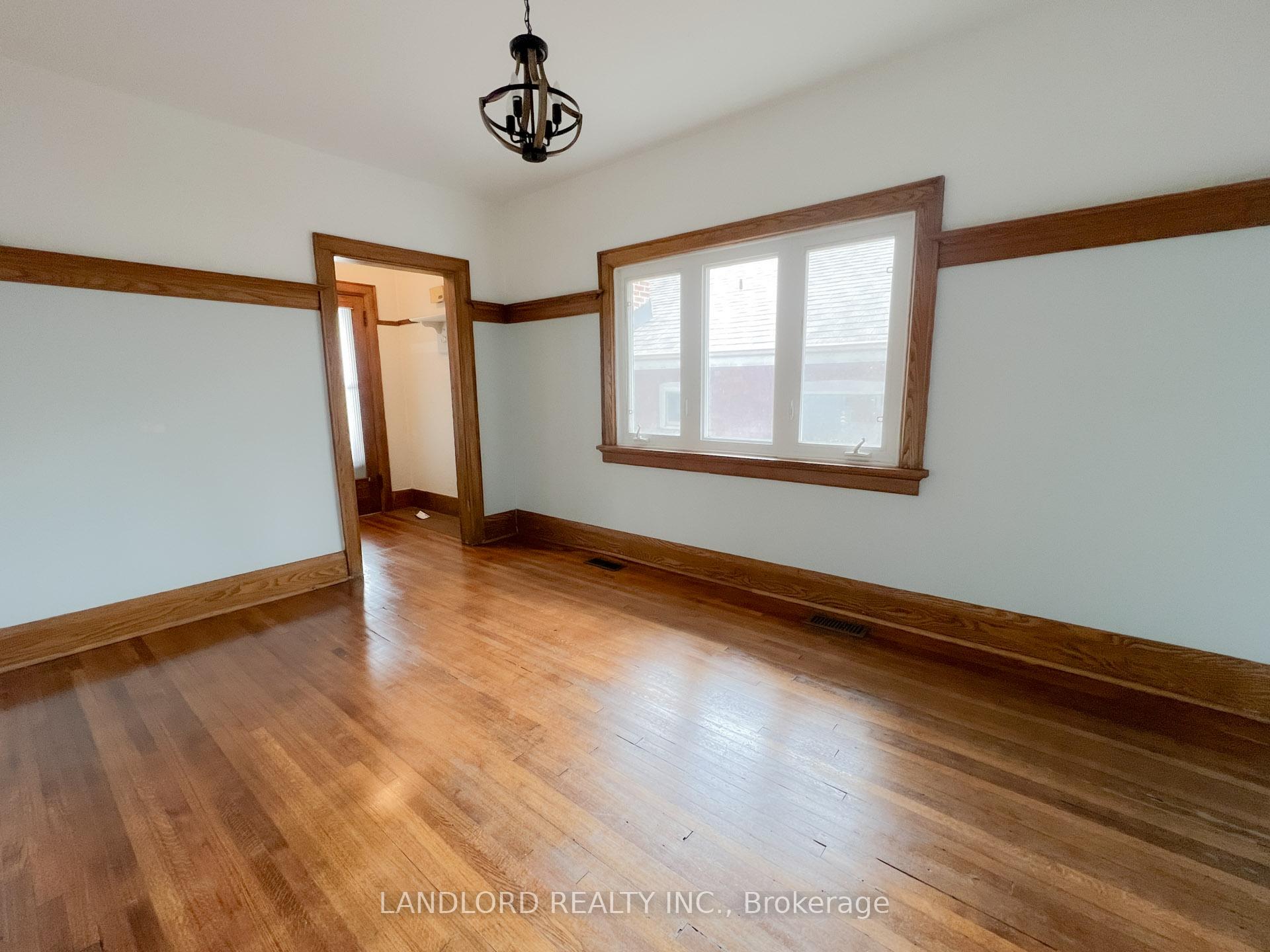 Photo 5 of 106 Brookside Drive, Toronto, East End-Danforth — HOMEH