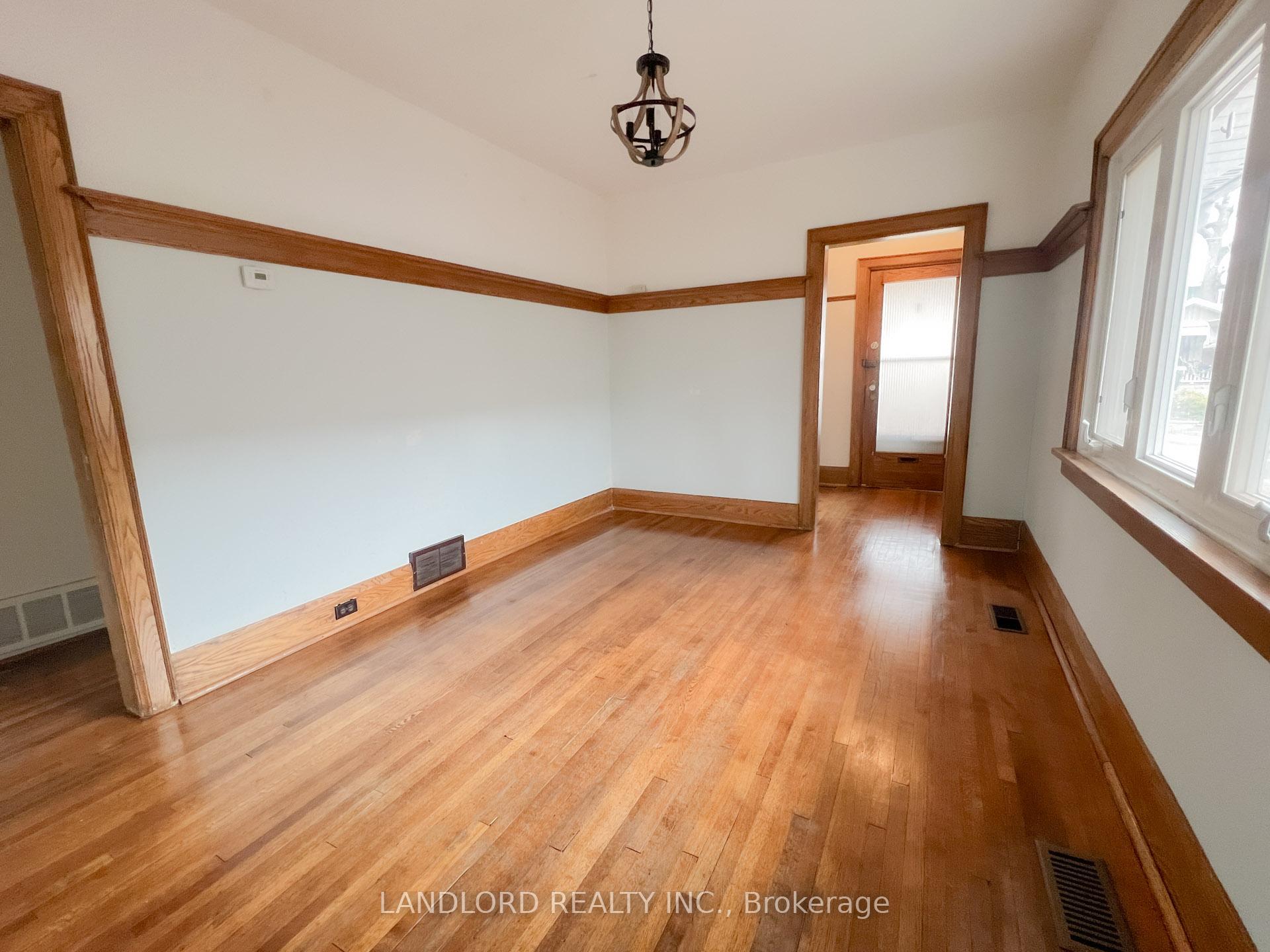 Photo 6 of 106 Brookside Drive, Toronto, East End-Danforth — HOMEH