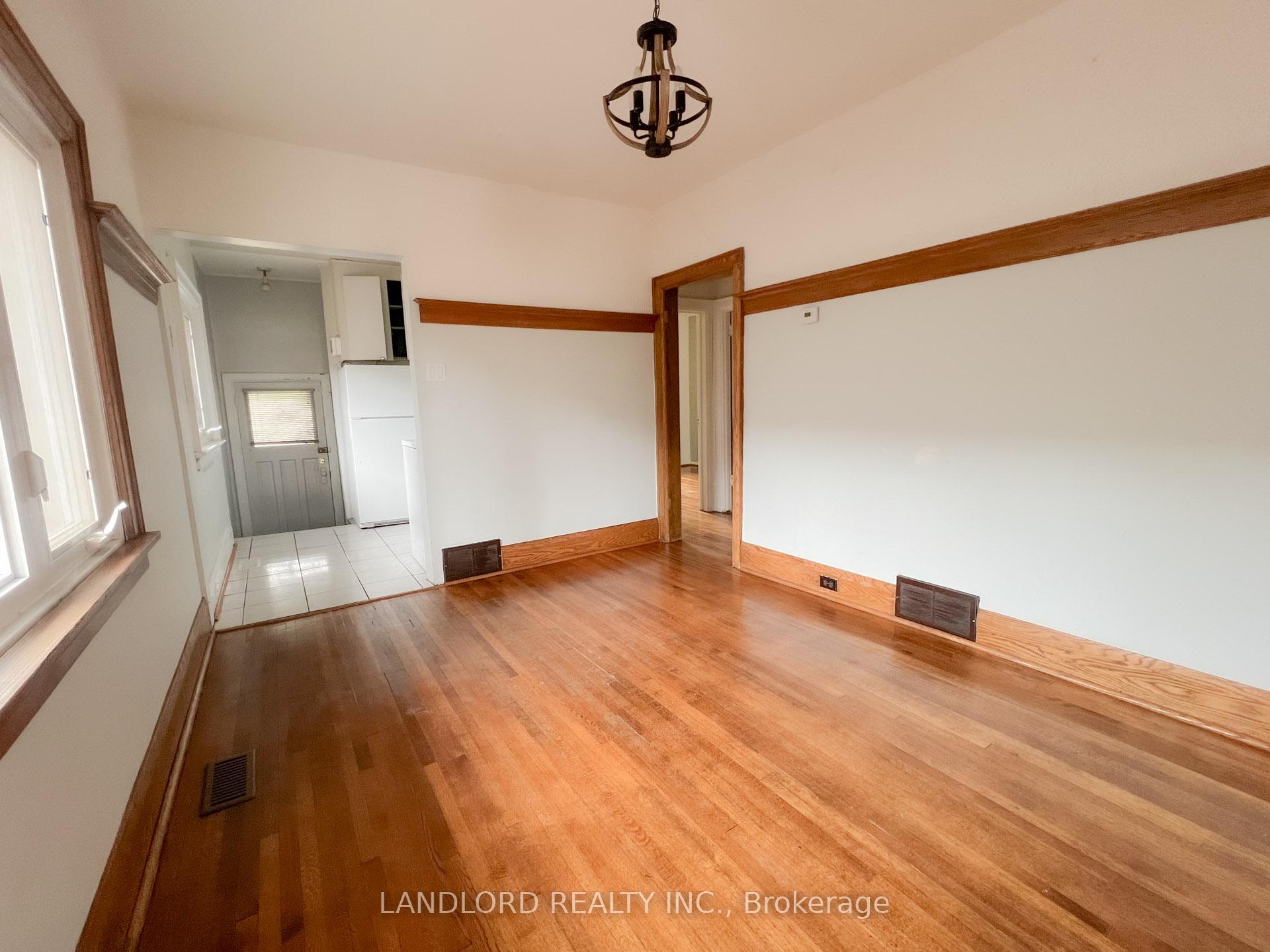 Photo 7 of 106 Brookside Drive, Toronto, East End-Danforth — HOMEH