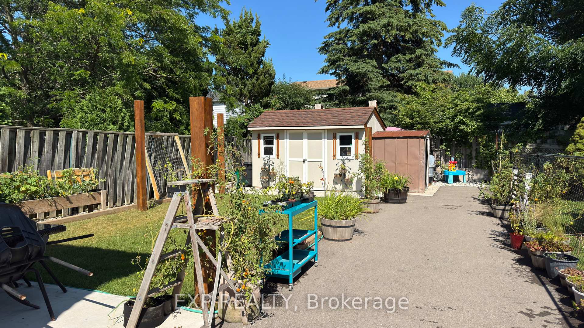 Photo 4 of 8 Baldwin Circle, Thorold, Confederation Heights — HOMEH