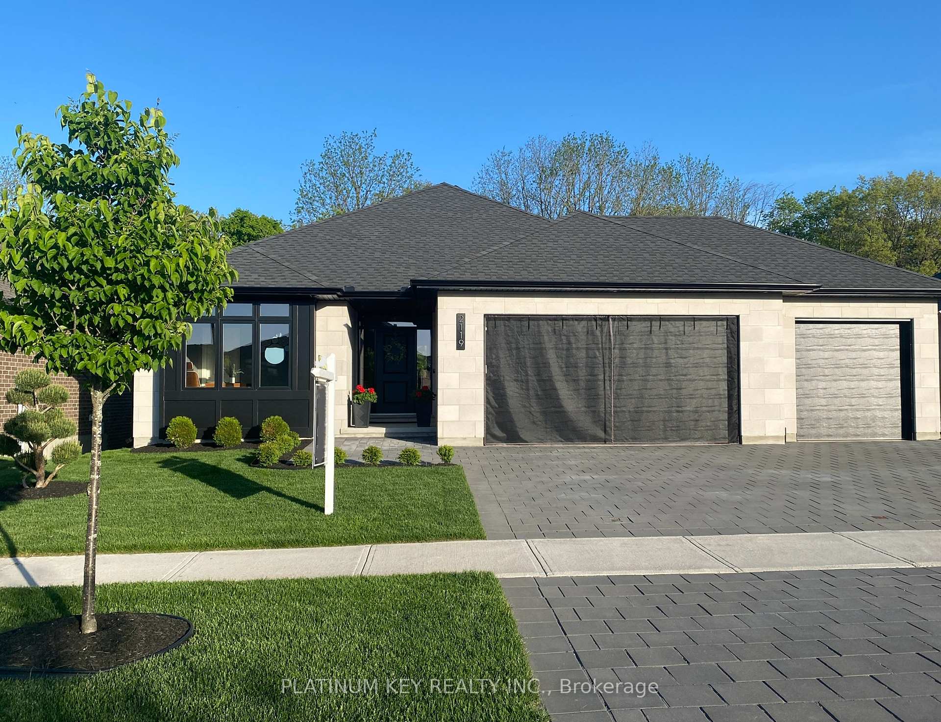 Photo 1 of 2119 Lockwood Crescent, Strathroy-Caradoc, Mount Brydges — HOMEH