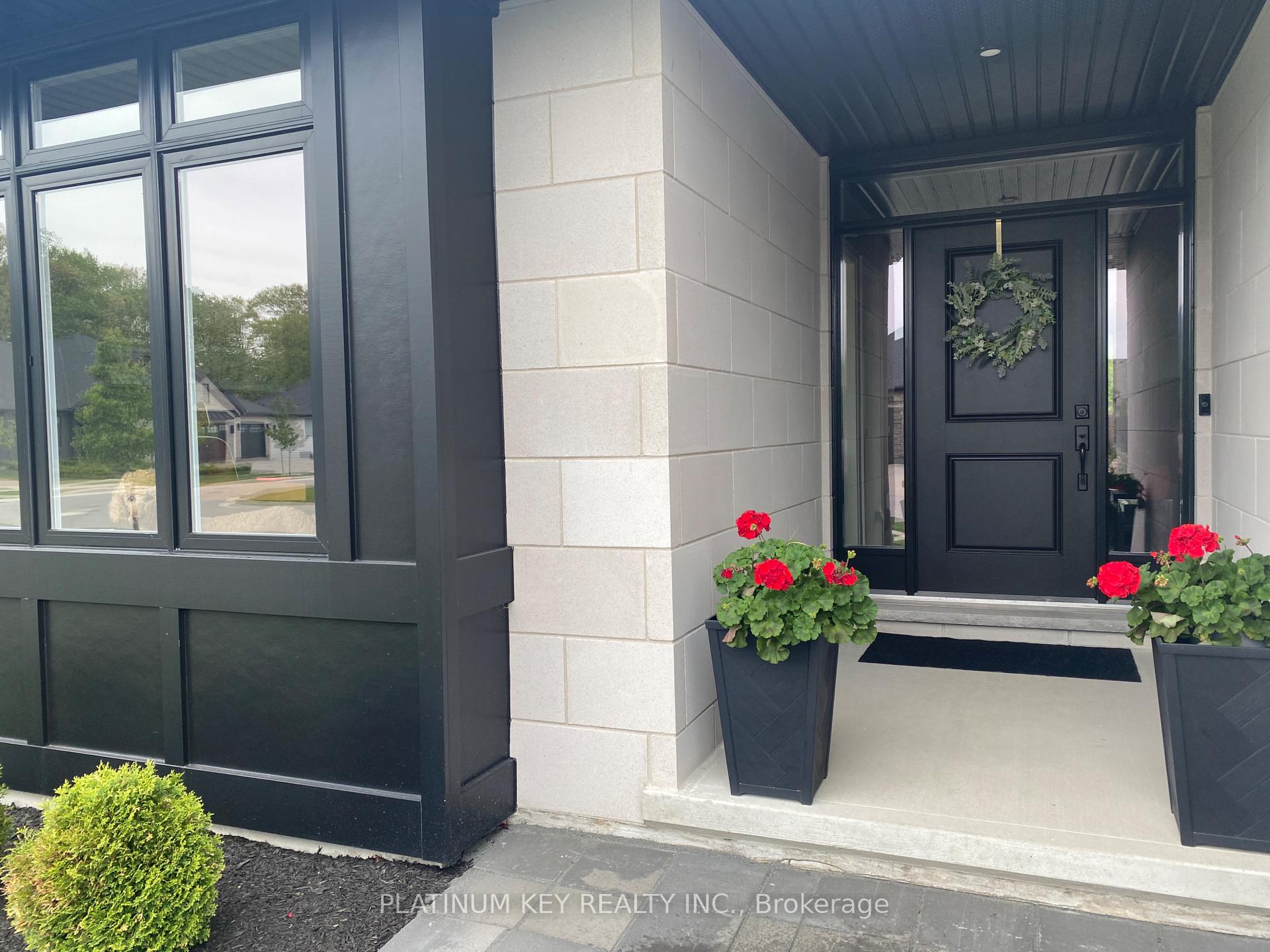 Photo 3 of 2119 Lockwood Crescent, Strathroy-Caradoc, Mount Brydges — HOMEH