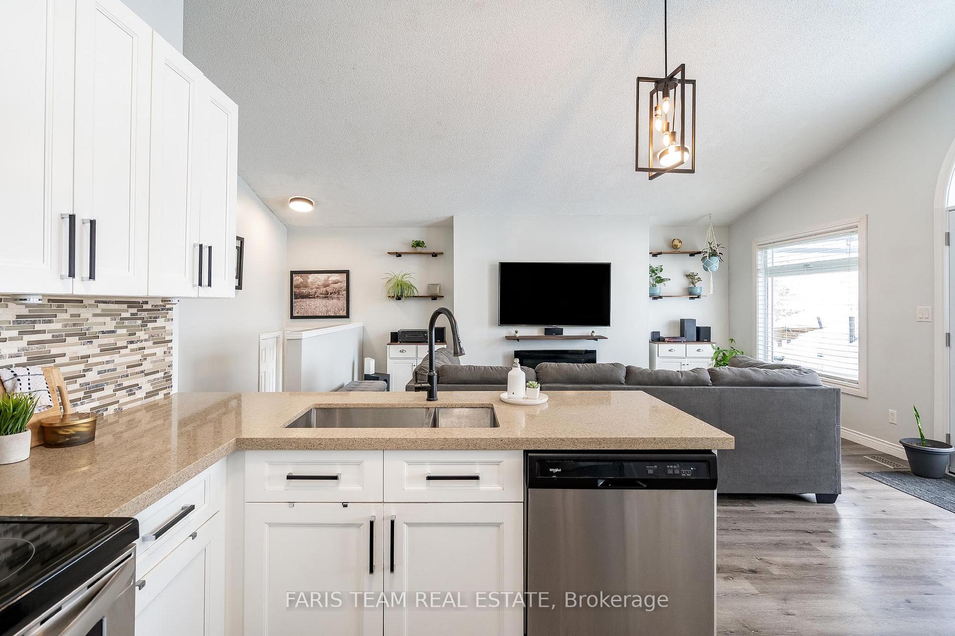 Photo 5 of 129 Mitchells Beach Road, Tay, Victoria Harbour — HOMEH