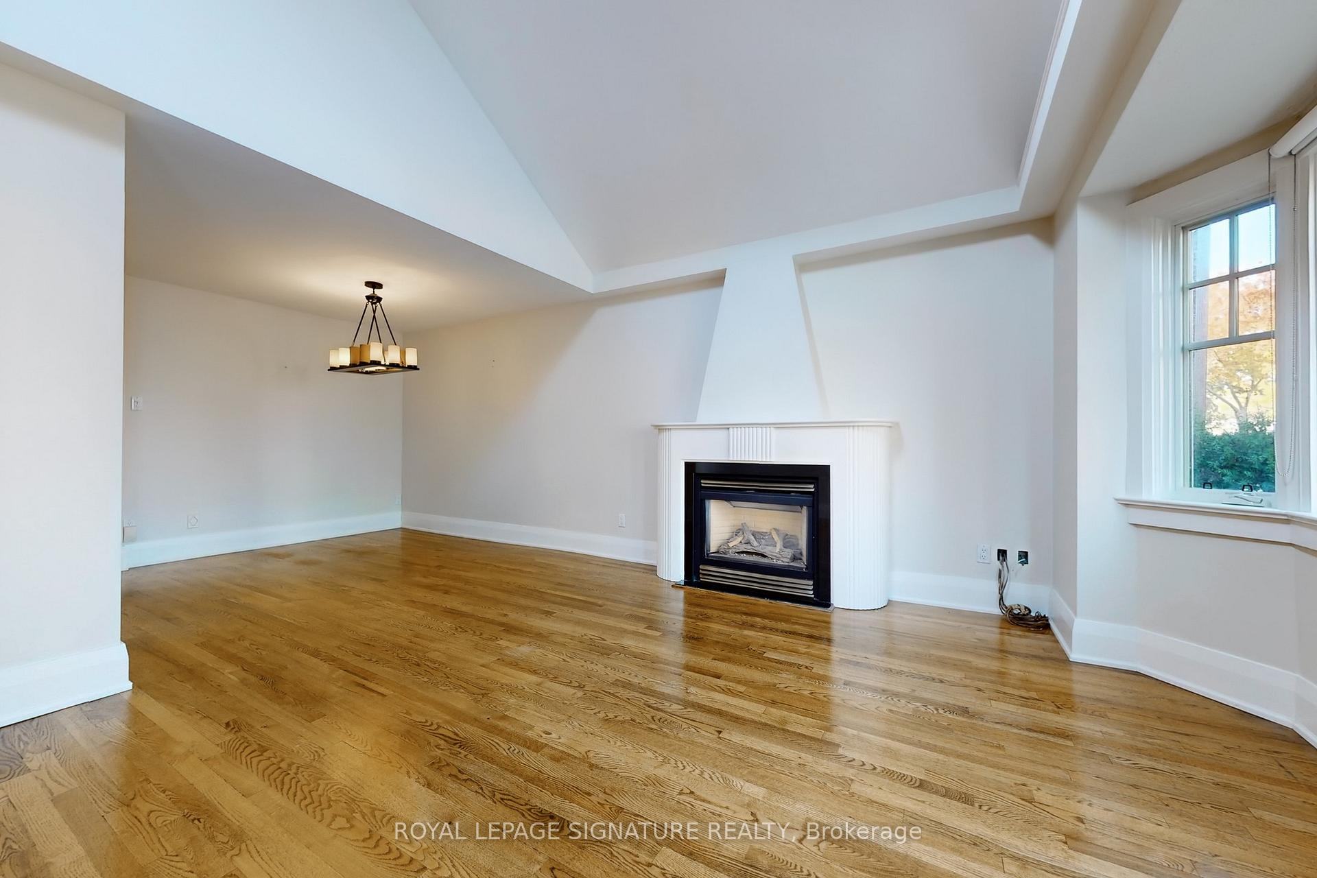 Photo 2 of 387 Old Orchard Grove, Toronto, Bedford Park-Nortown — HOMEH