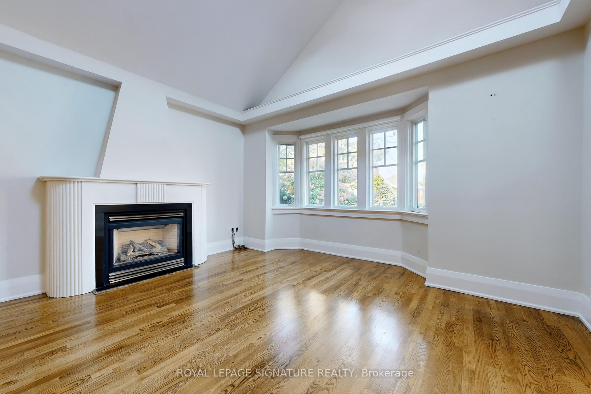 Photo 3 of 387 Old Orchard Grove, Toronto, Bedford Park-Nortown — HOMEH