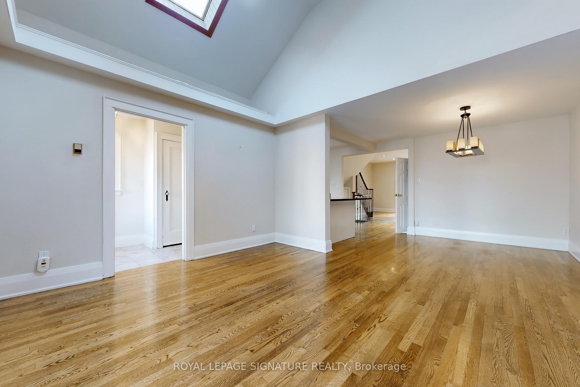 Photo 6 of 387 Old Orchard Grove, Toronto, Bedford Park-Nortown — HOMEH