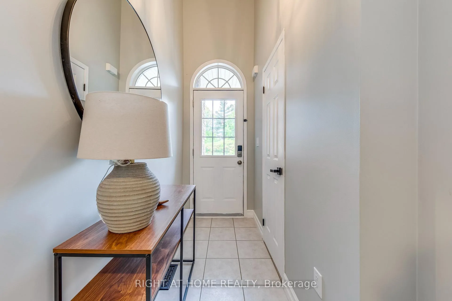 Photo 3 of 1406 Forest Street, Innisfil, Alcona — HOMEH