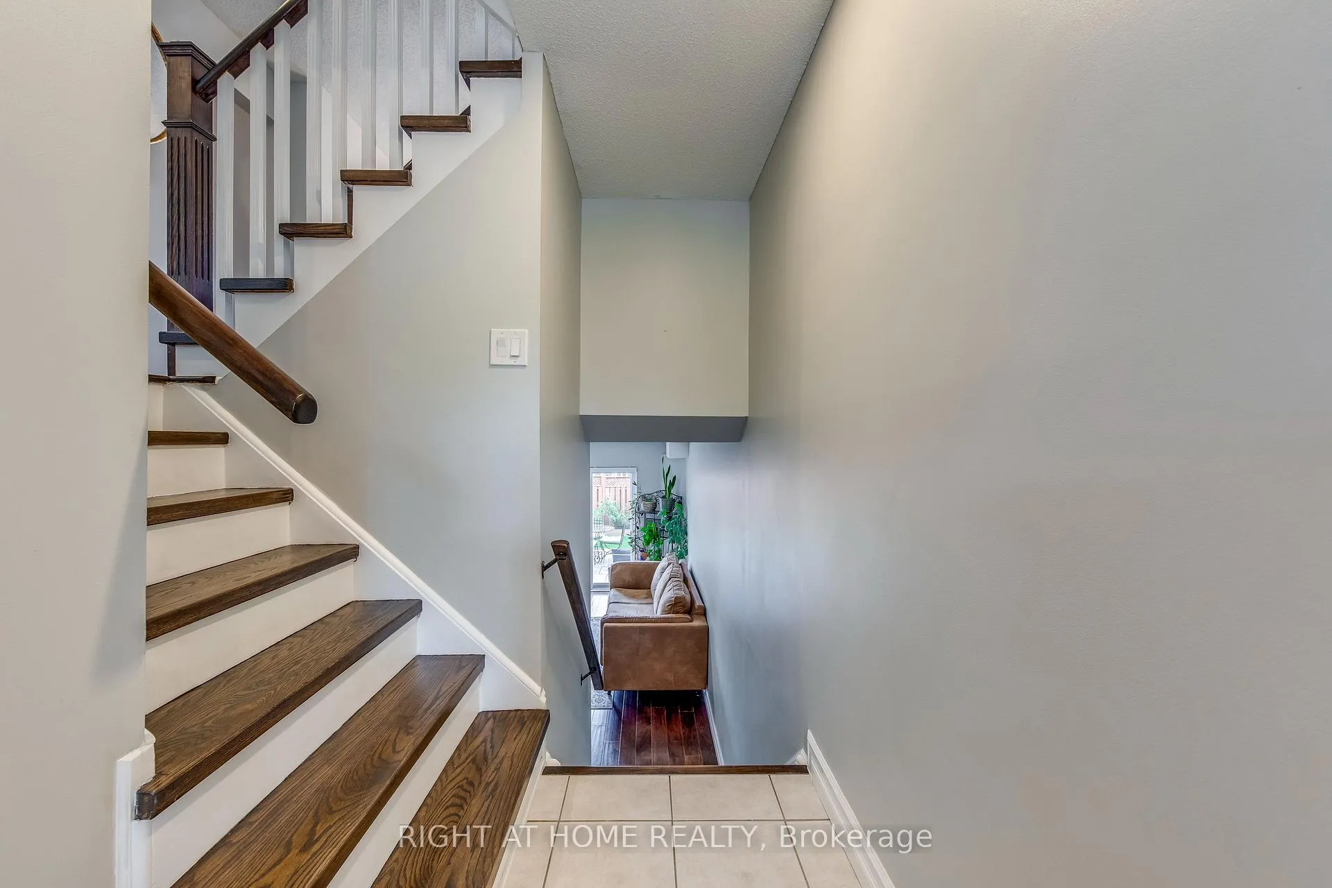 Photo 4 of 1406 Forest Street, Innisfil, Alcona — HOMEH