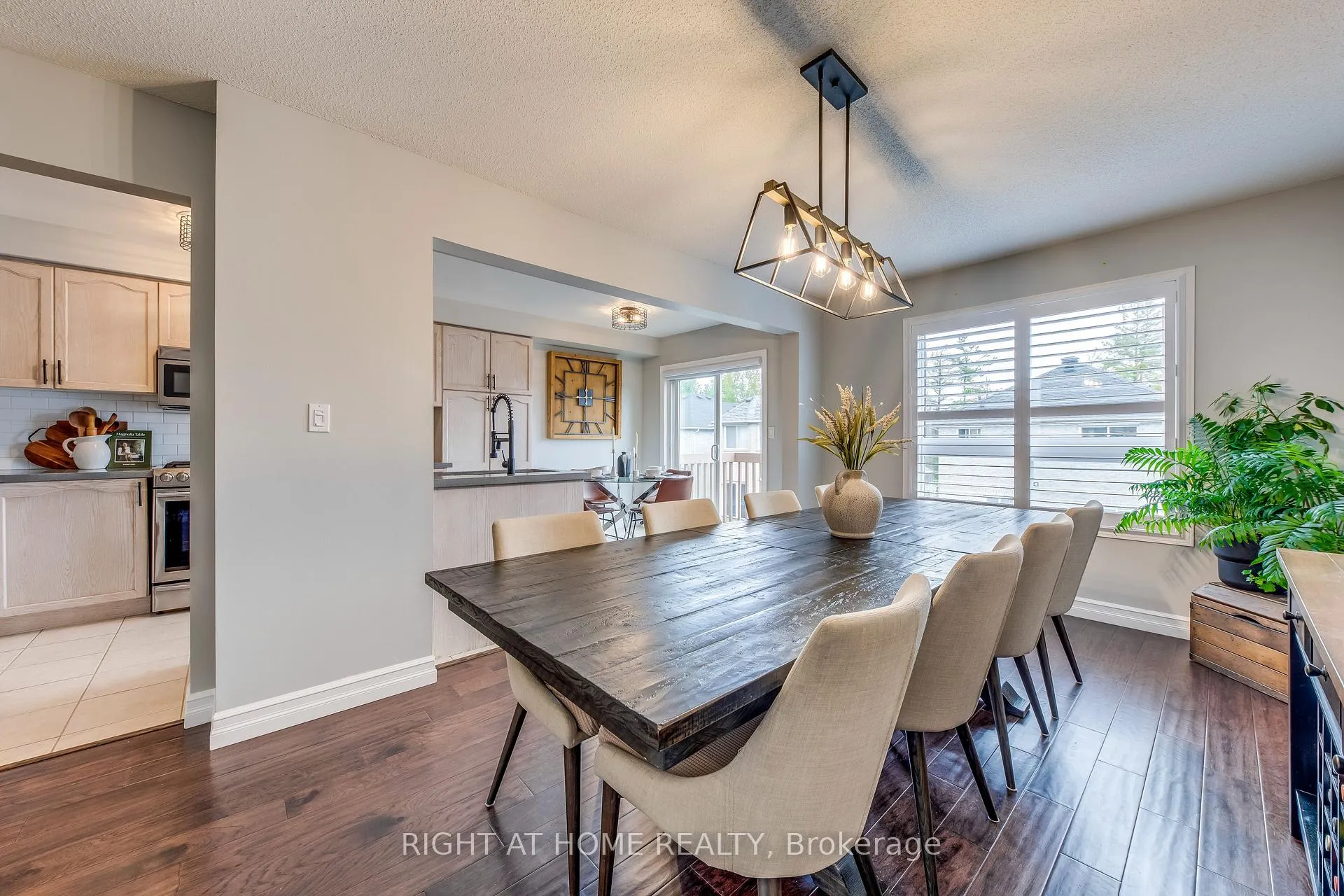 Photo 10 of 1406 Forest Street, Innisfil, Alcona — HOMEH