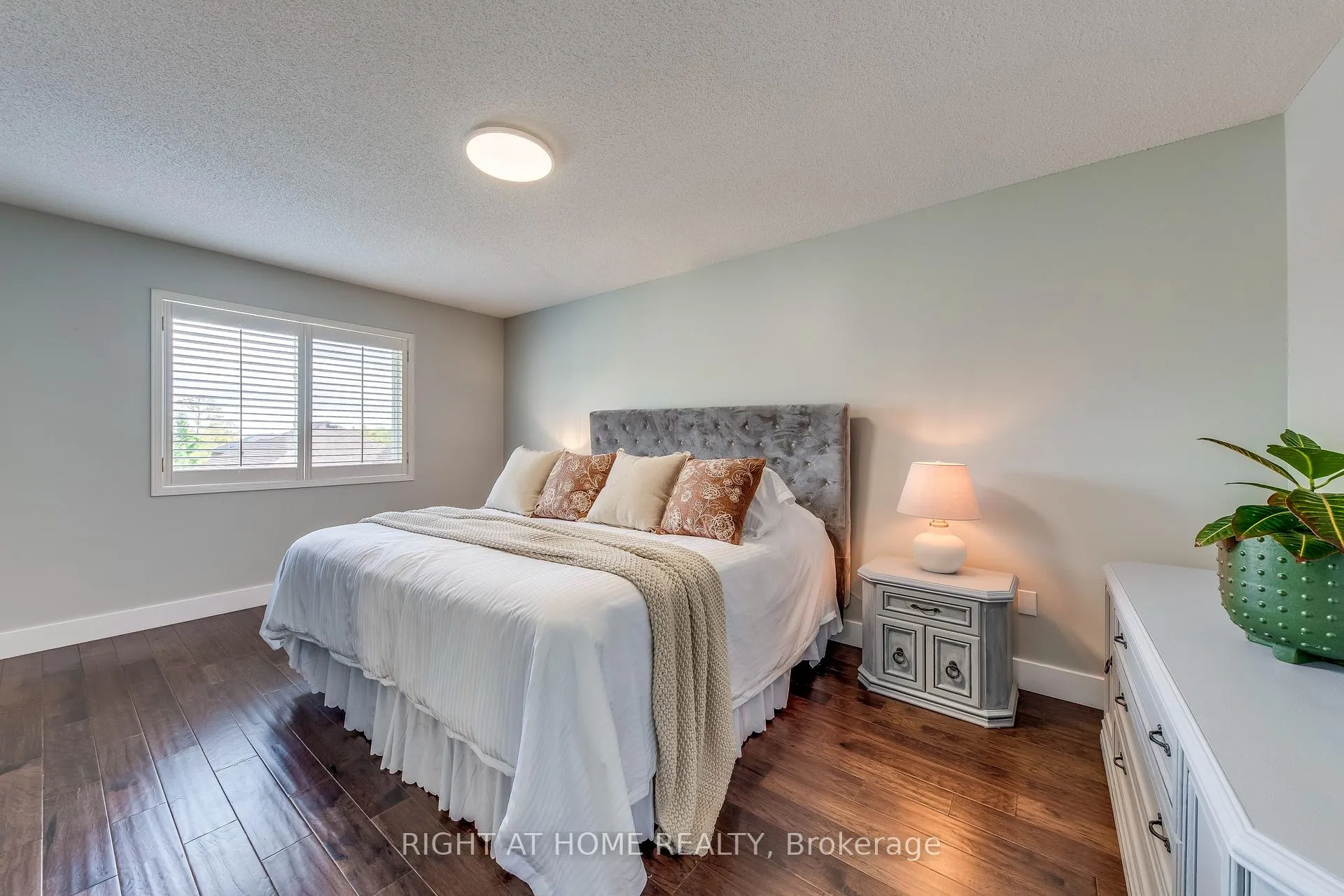 Photo 18 of 1406 Forest Street, Innisfil, Alcona — HOMEH