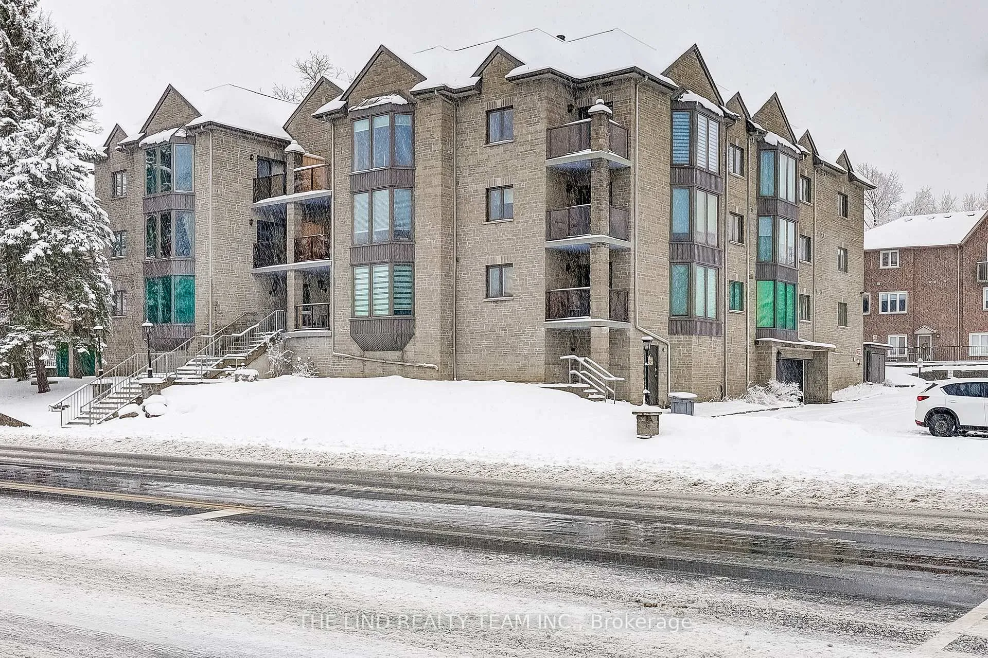 Photo 2 of Unit 301, 21 George Street, Aurora, Aurora Village — HOMEH