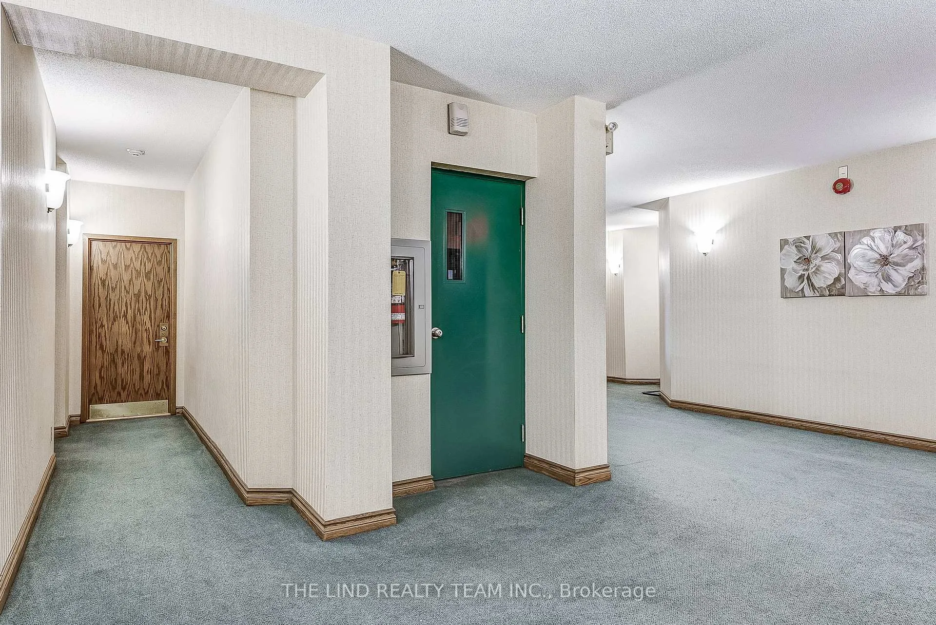 Photo 4 of Unit 301, 21 George Street, Aurora, Aurora Village — HOMEH