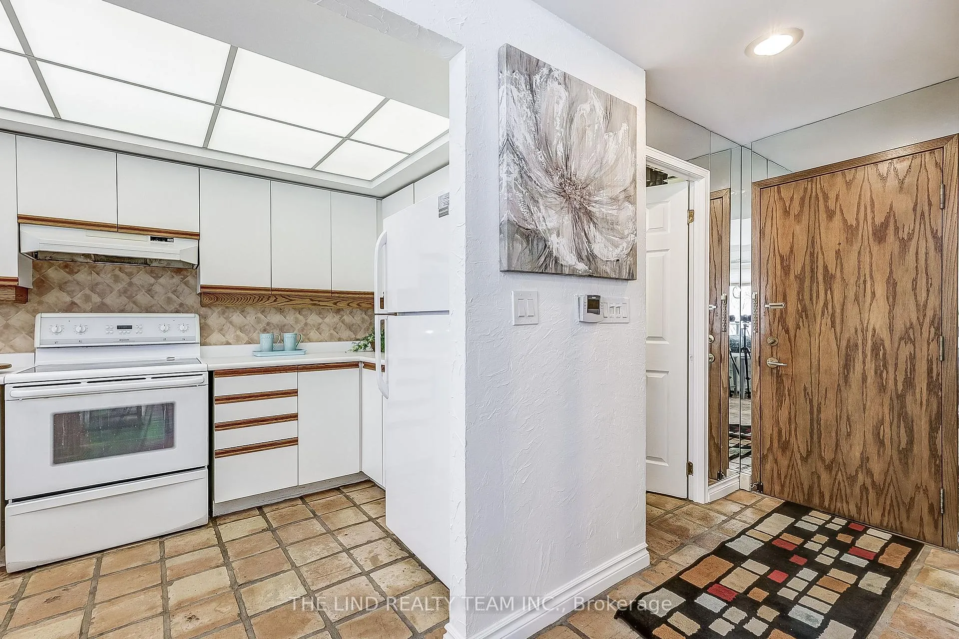 Photo 6 of Unit 301, 21 George Street, Aurora, Aurora Village — HOMEH