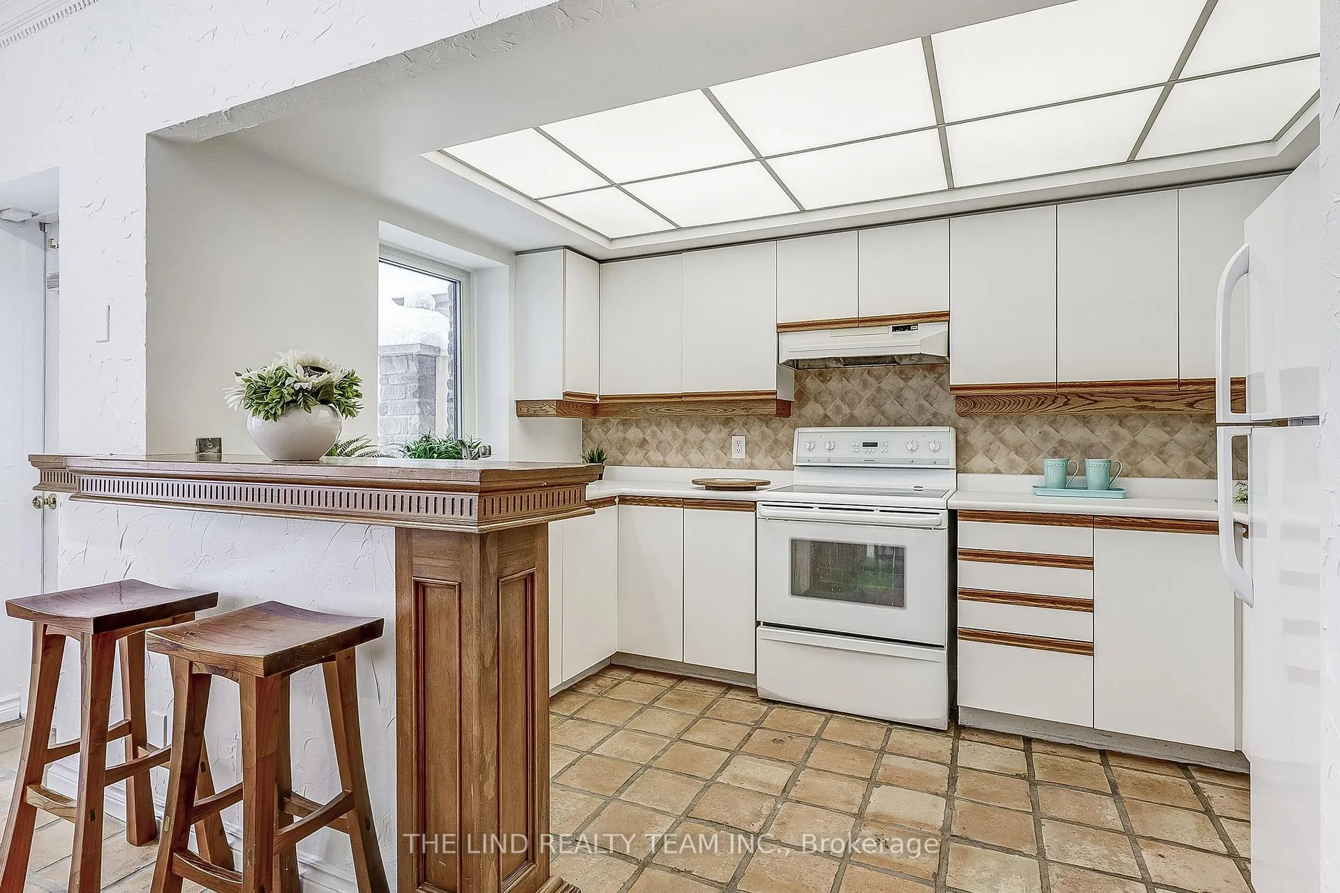 Photo 8 of Unit 301, 21 George Street, Aurora, Aurora Village — HOMEH