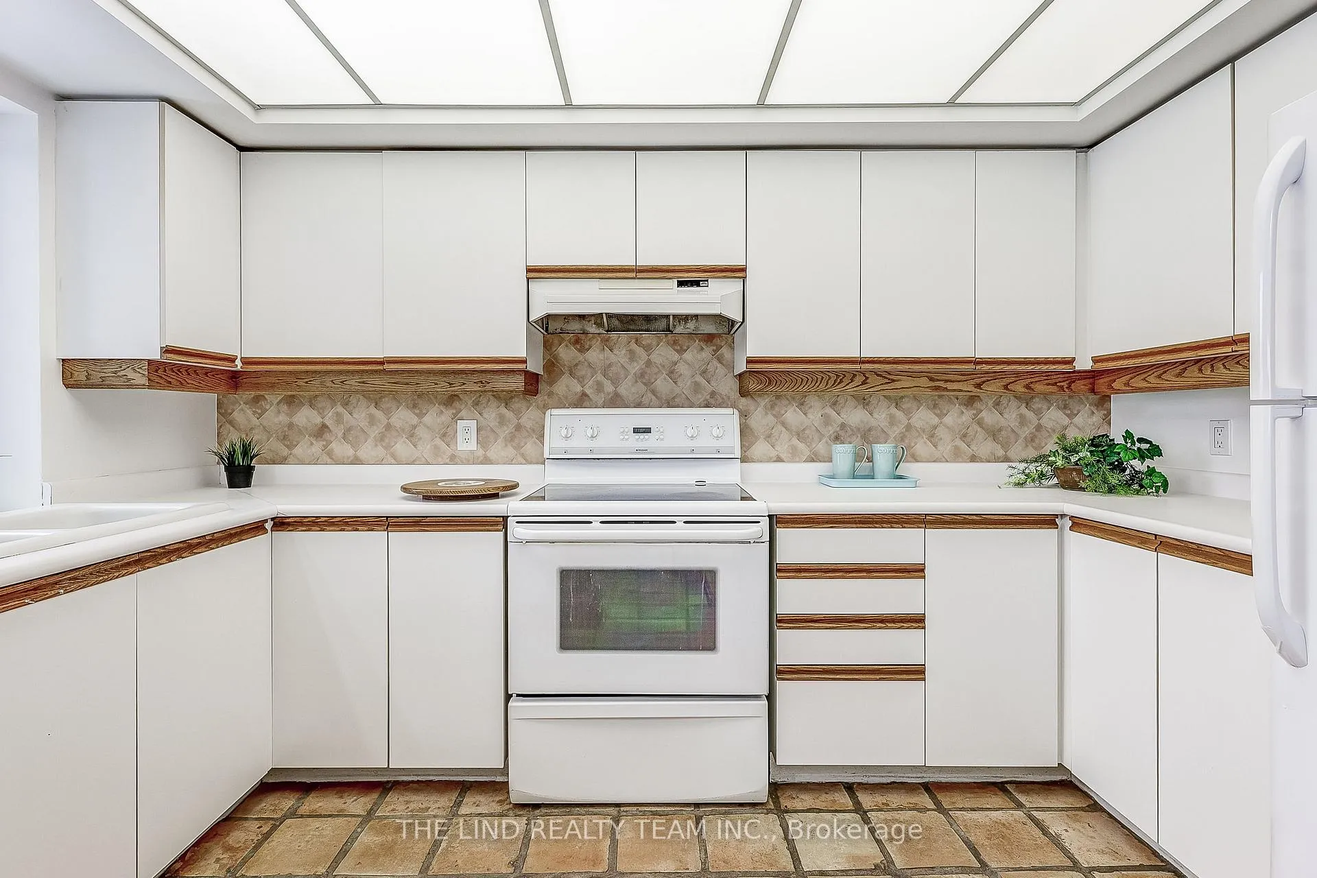 Photo 9 of Unit 301, 21 George Street, Aurora, Aurora Village — HOMEH