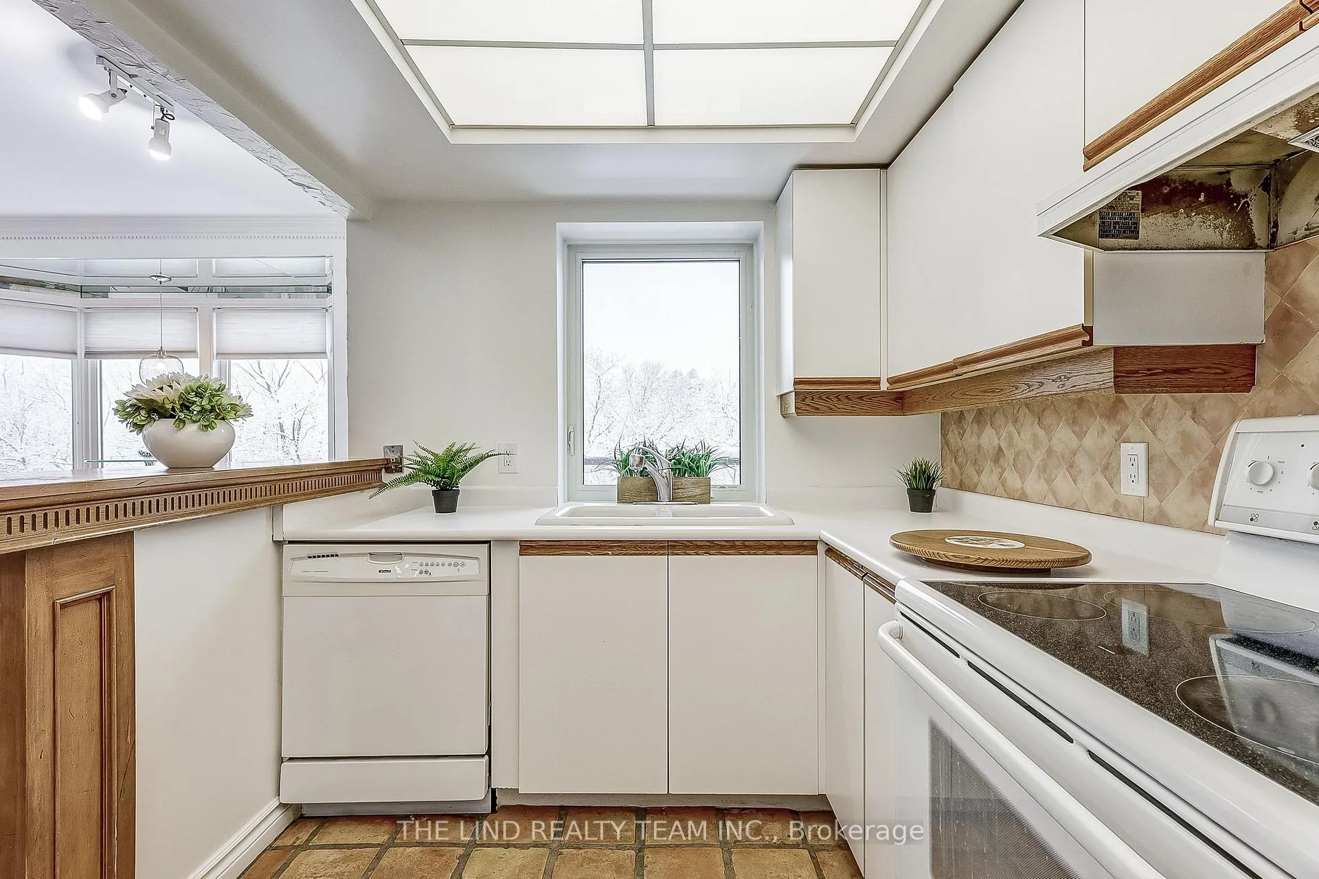 Photo 10 of Unit 301, 21 George Street, Aurora, Aurora Village — HOMEH