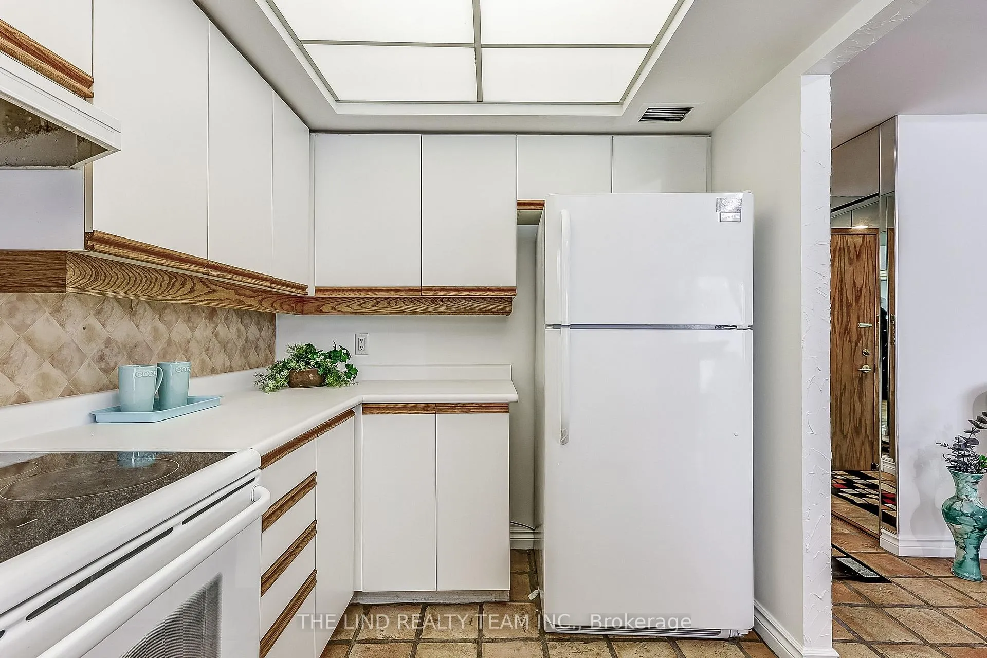 Photo 11 of Unit 301, 21 George Street, Aurora, Aurora Village — HOMEH