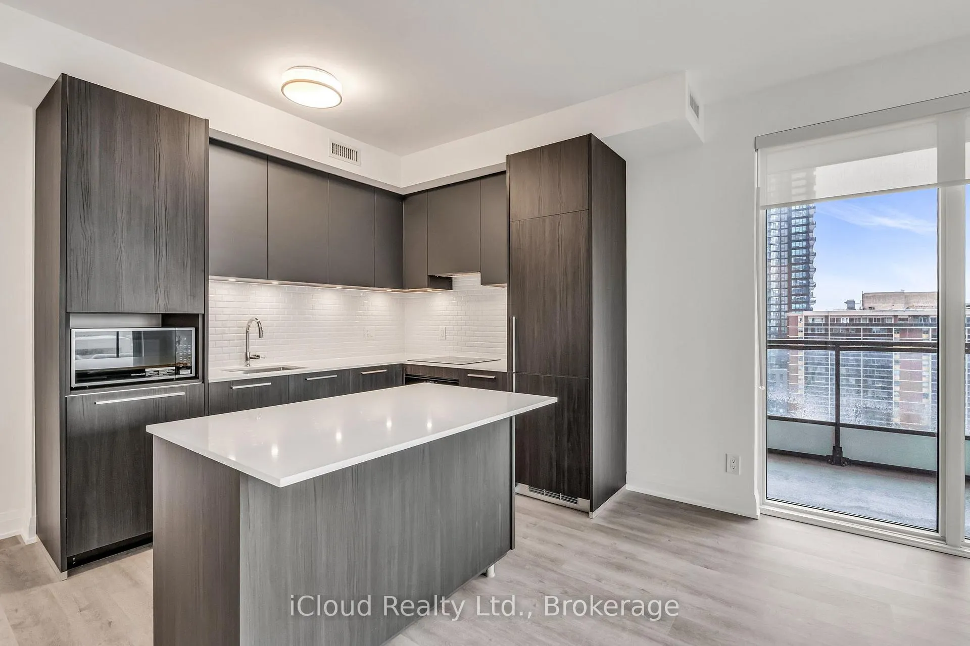 Photo 4 of Unit 1305, 65 Broadway Avenue, Toronto, Mount Pleasant West — HOMEH