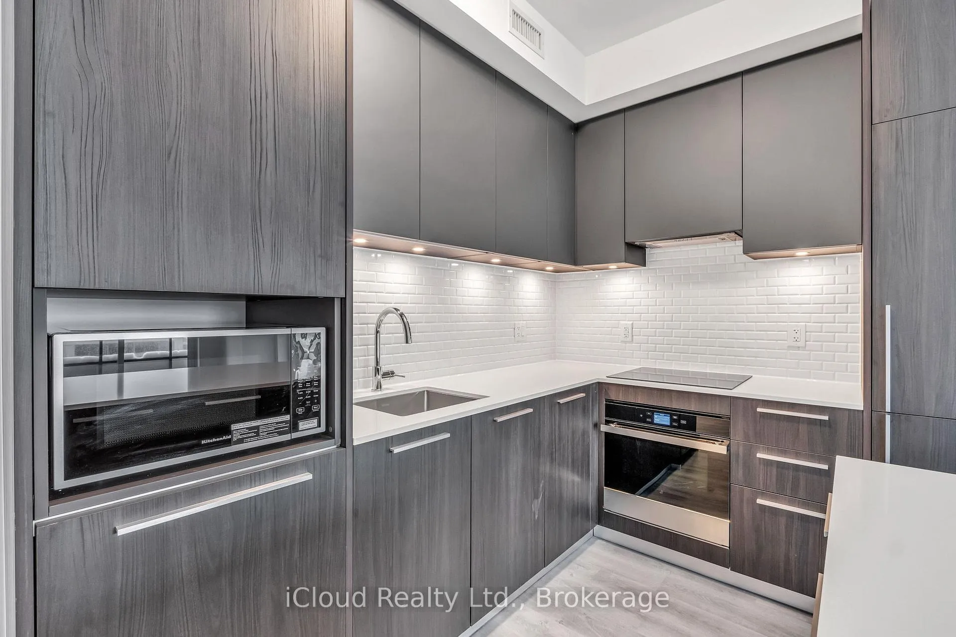 Photo 5 of Unit 1305, 65 Broadway Avenue, Toronto, Mount Pleasant West — HOMEH